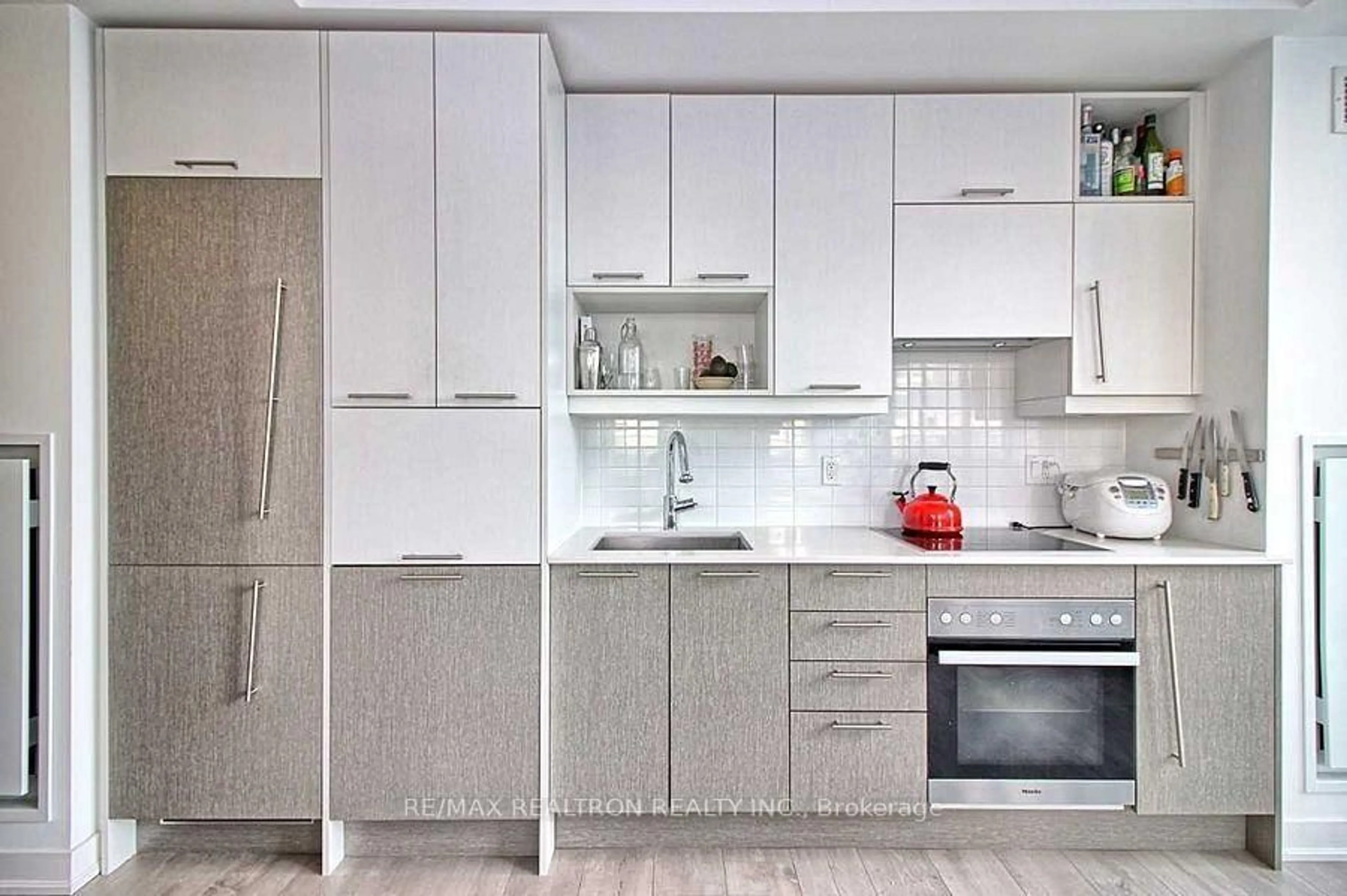 Contemporary kitchen, unknown for 199 Richmond St #2506, Toronto Ontario M5V 0H4