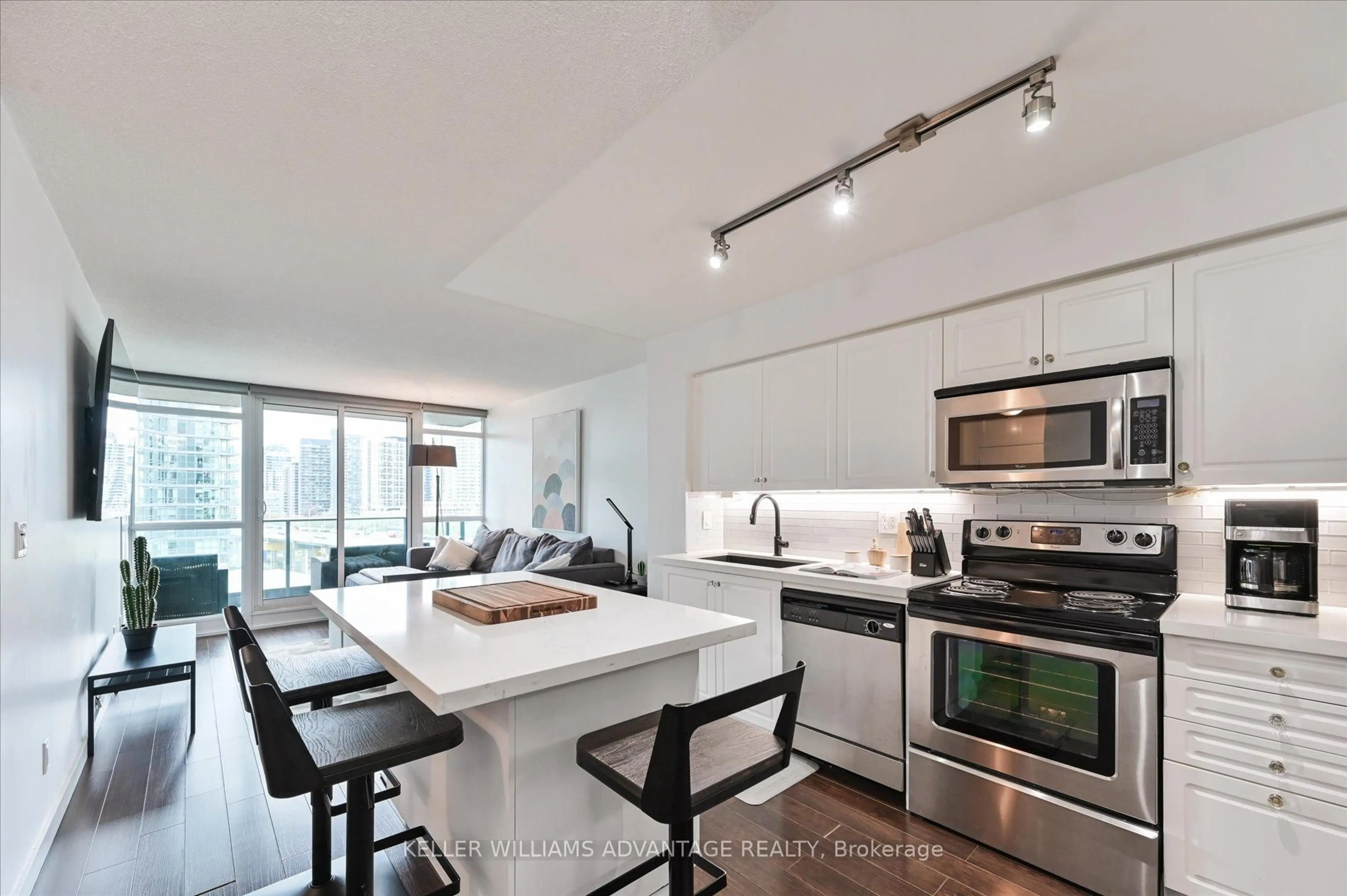 Open concept kitchen, unknown for 209 Fort York Blvd #1255, Toronto Ontario M5V 4A1