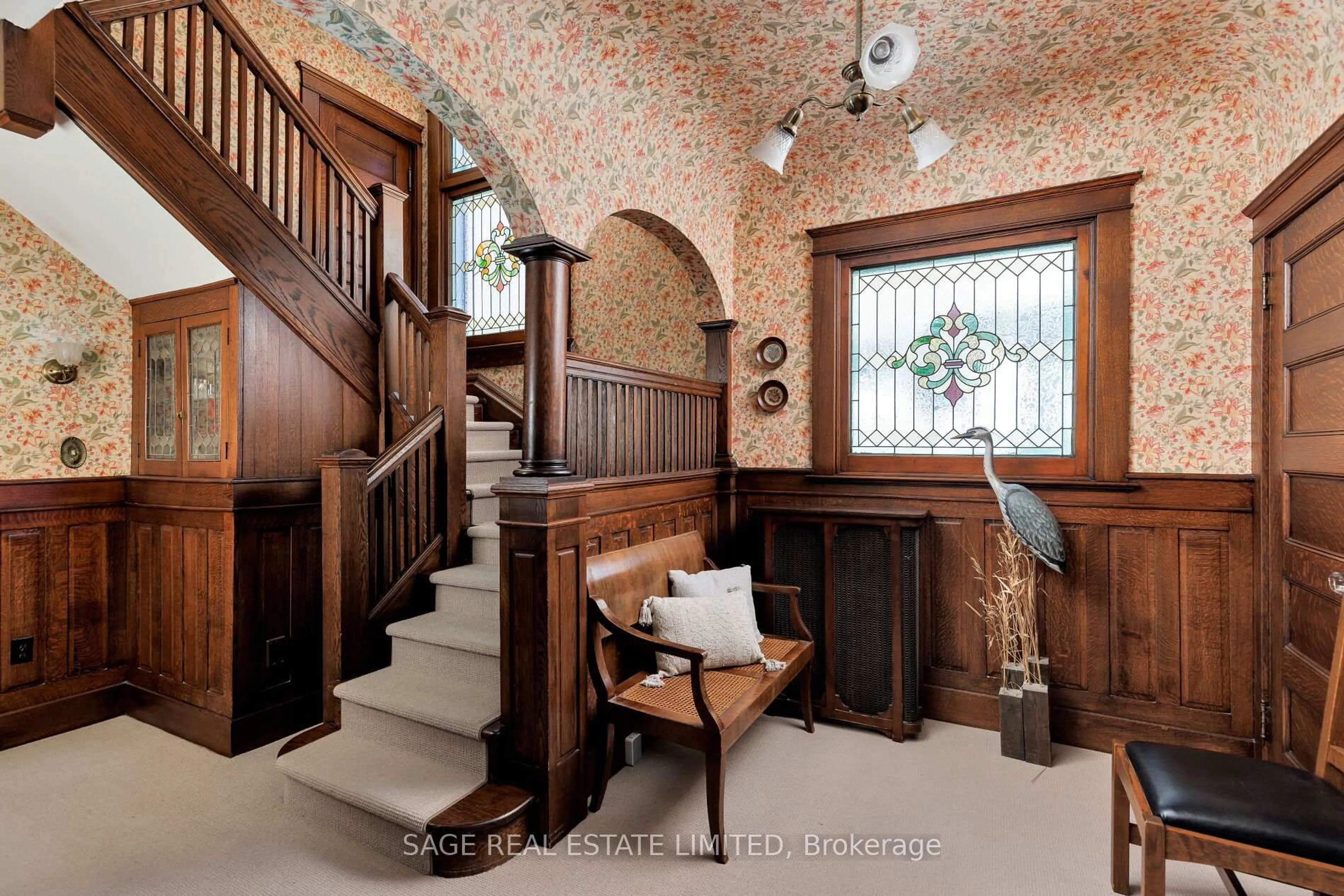 Indoor foyer for 364 Palmerston Blvd, Toronto Ontario M6G 2N6
