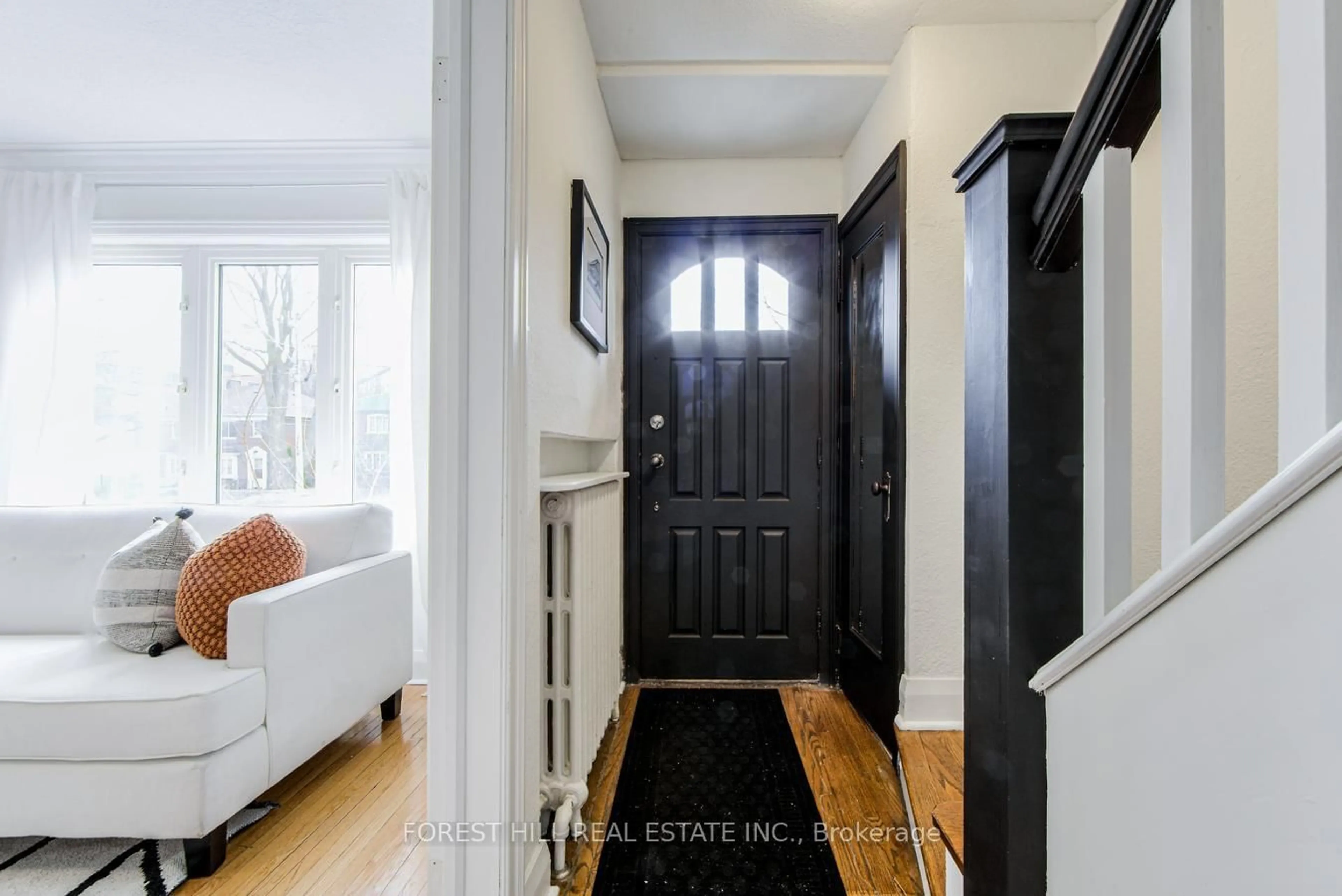 Indoor entryway for 32 Randolph Rd, Toronto Ontario M4G 3R7
