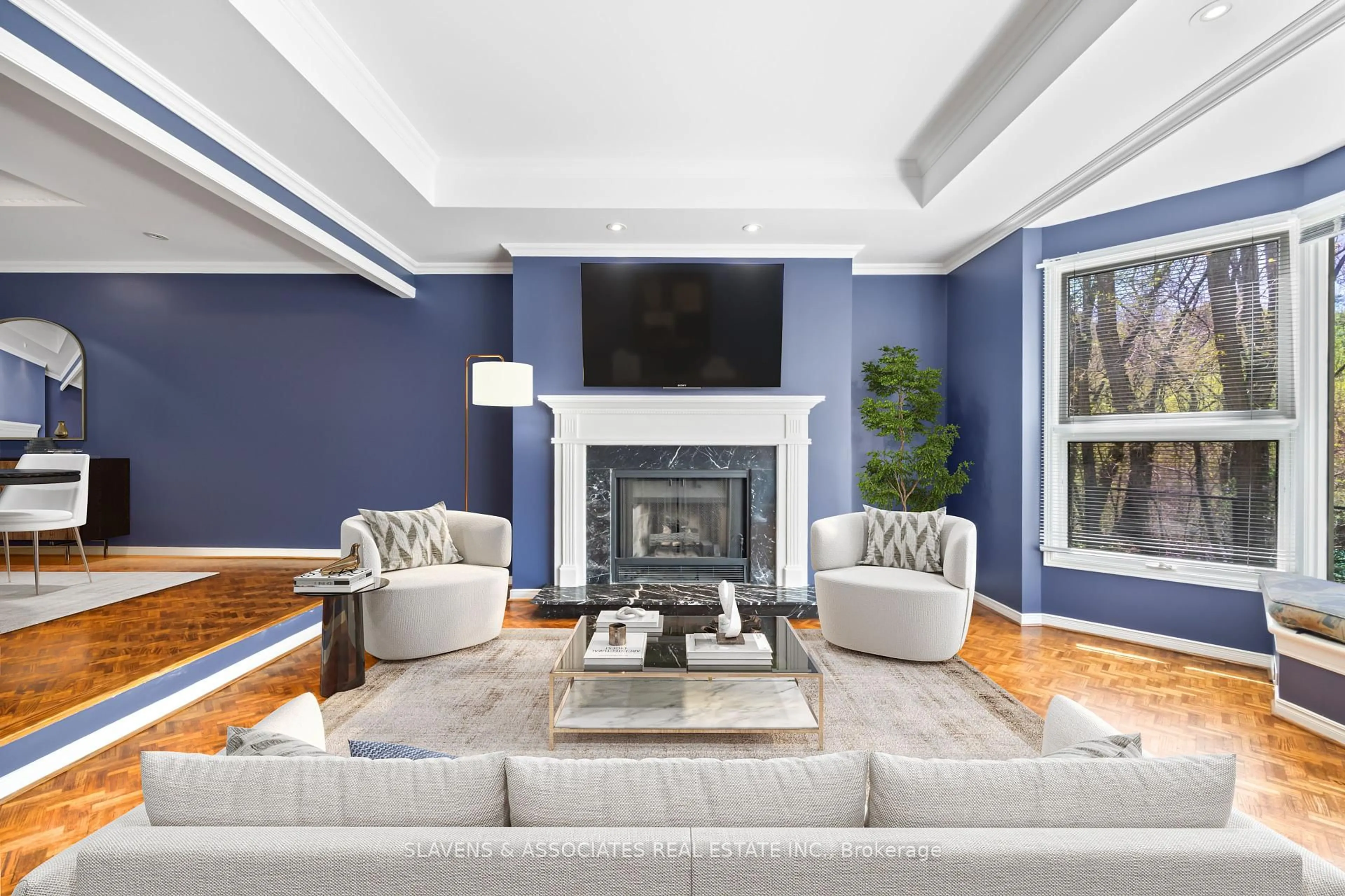 Living room with furniture, unknown for 35 Lower Village Gate, Toronto Ontario M5P 3L7