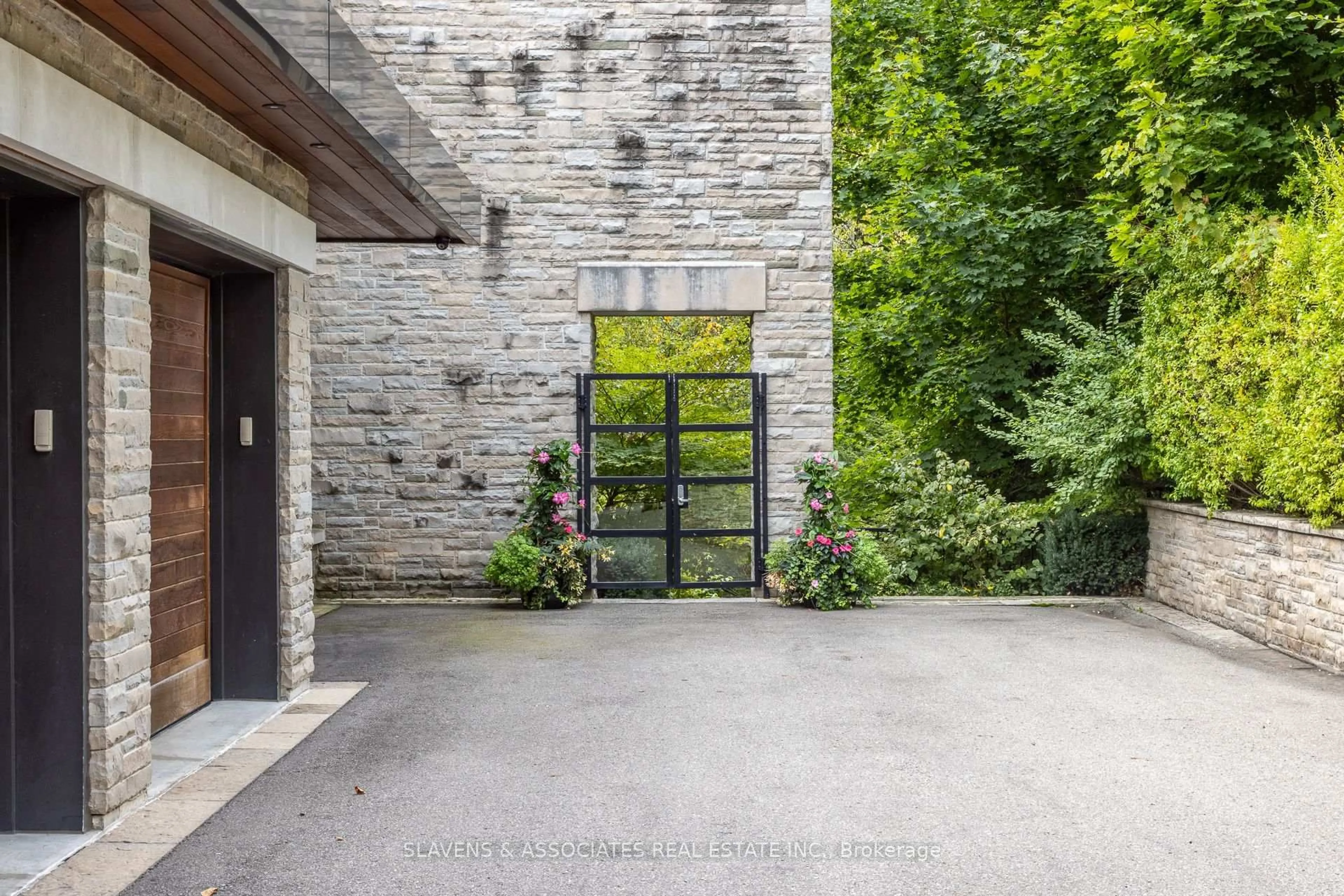 Unknown for 7 Oxbow Rd, Toronto Ontario M3B 1Z9