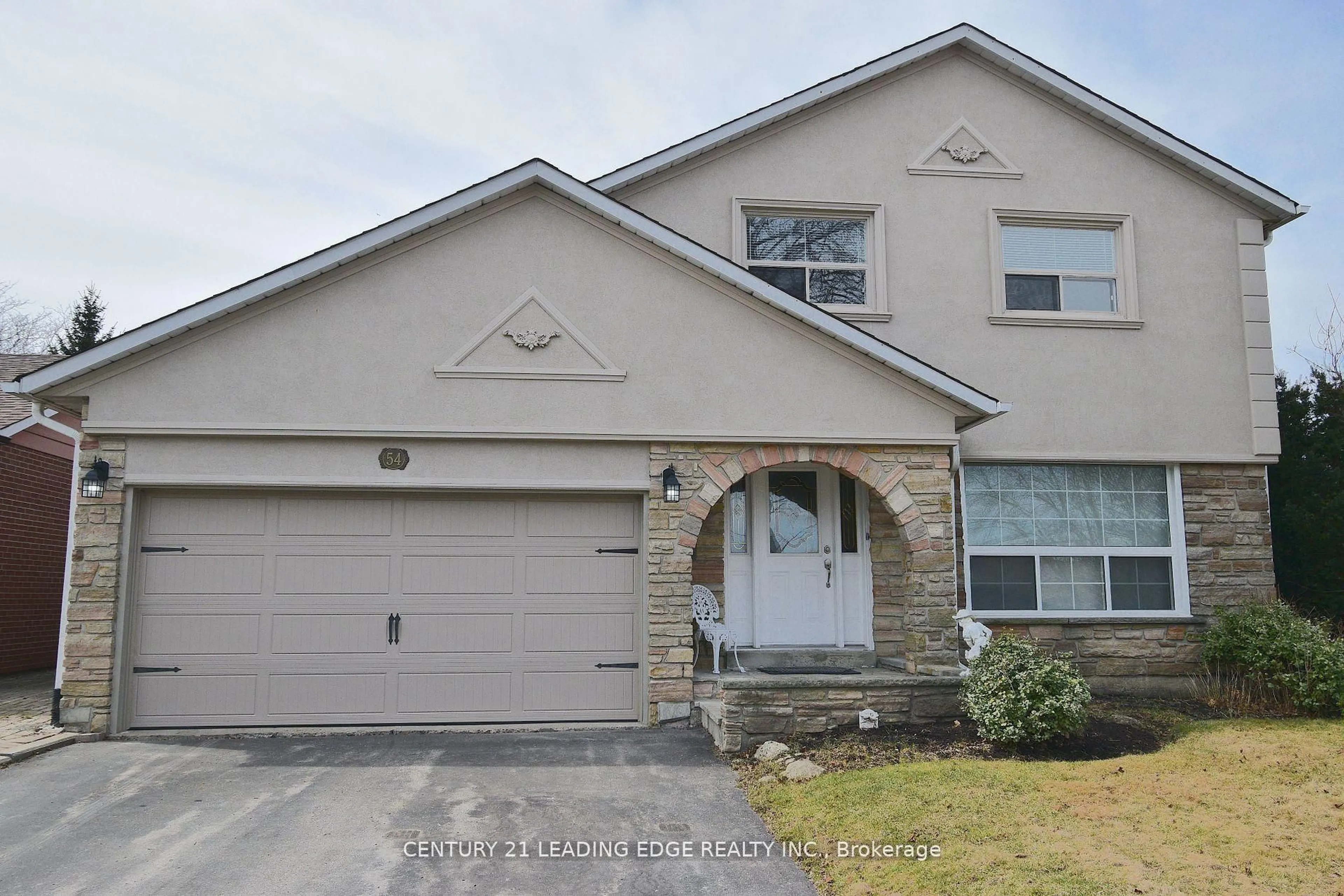 Home with vinyl exterior material, street for 54 Avonwick Gate, Toronto Ontario M3A 2M6