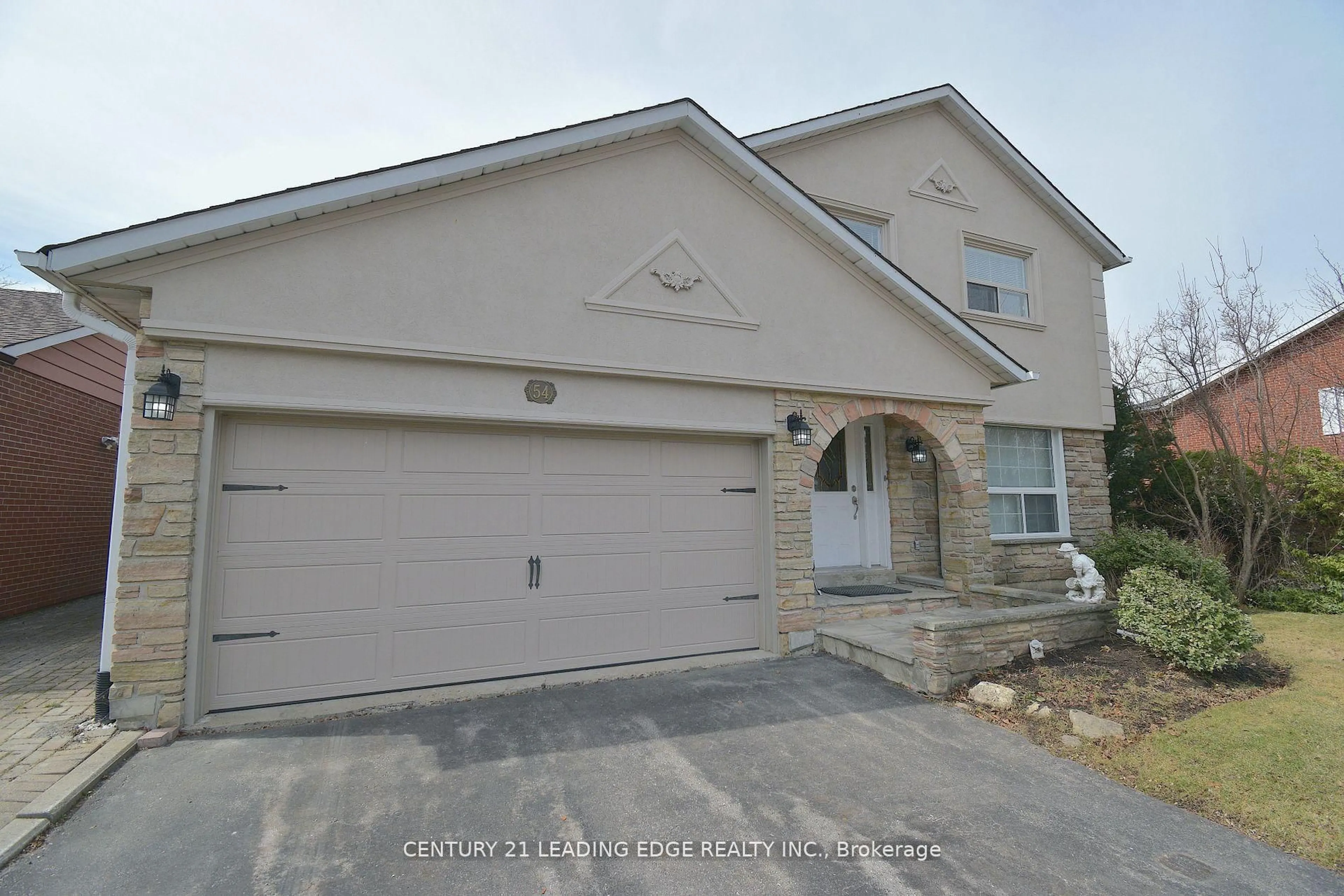 Home with vinyl exterior material, street for 54 Avonwick Gate, Toronto Ontario M3A 2M6