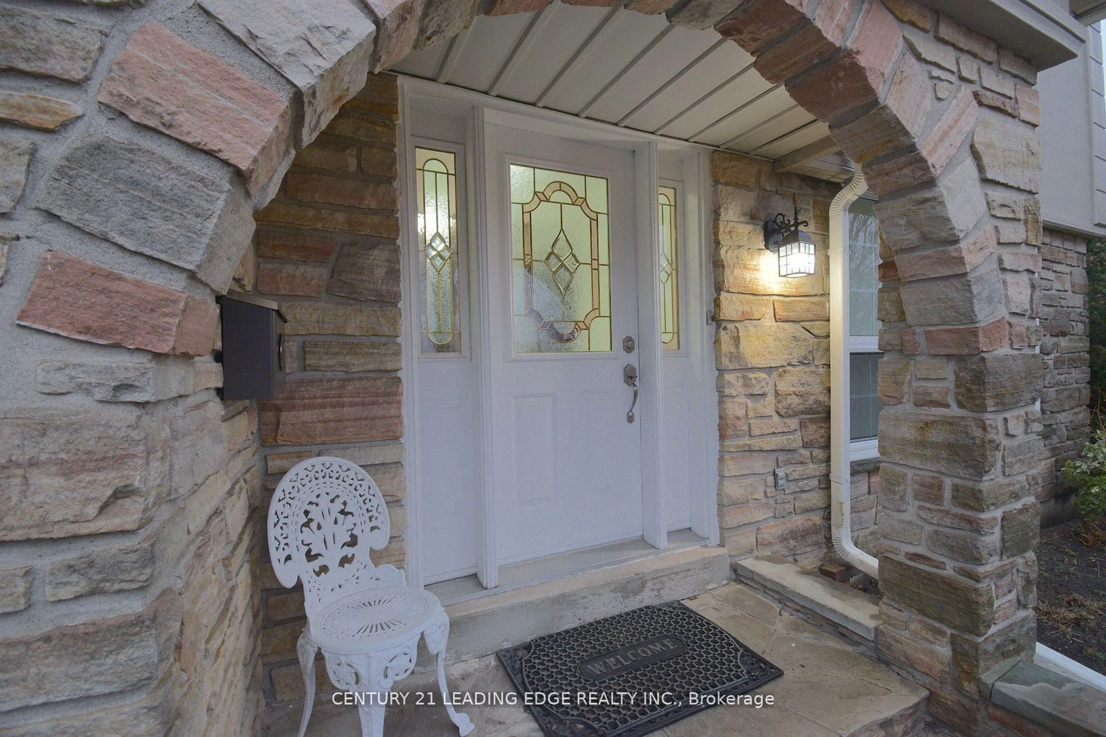 Indoor entryway for 54 Avonwick Gate, Toronto Ontario M3A 2M6