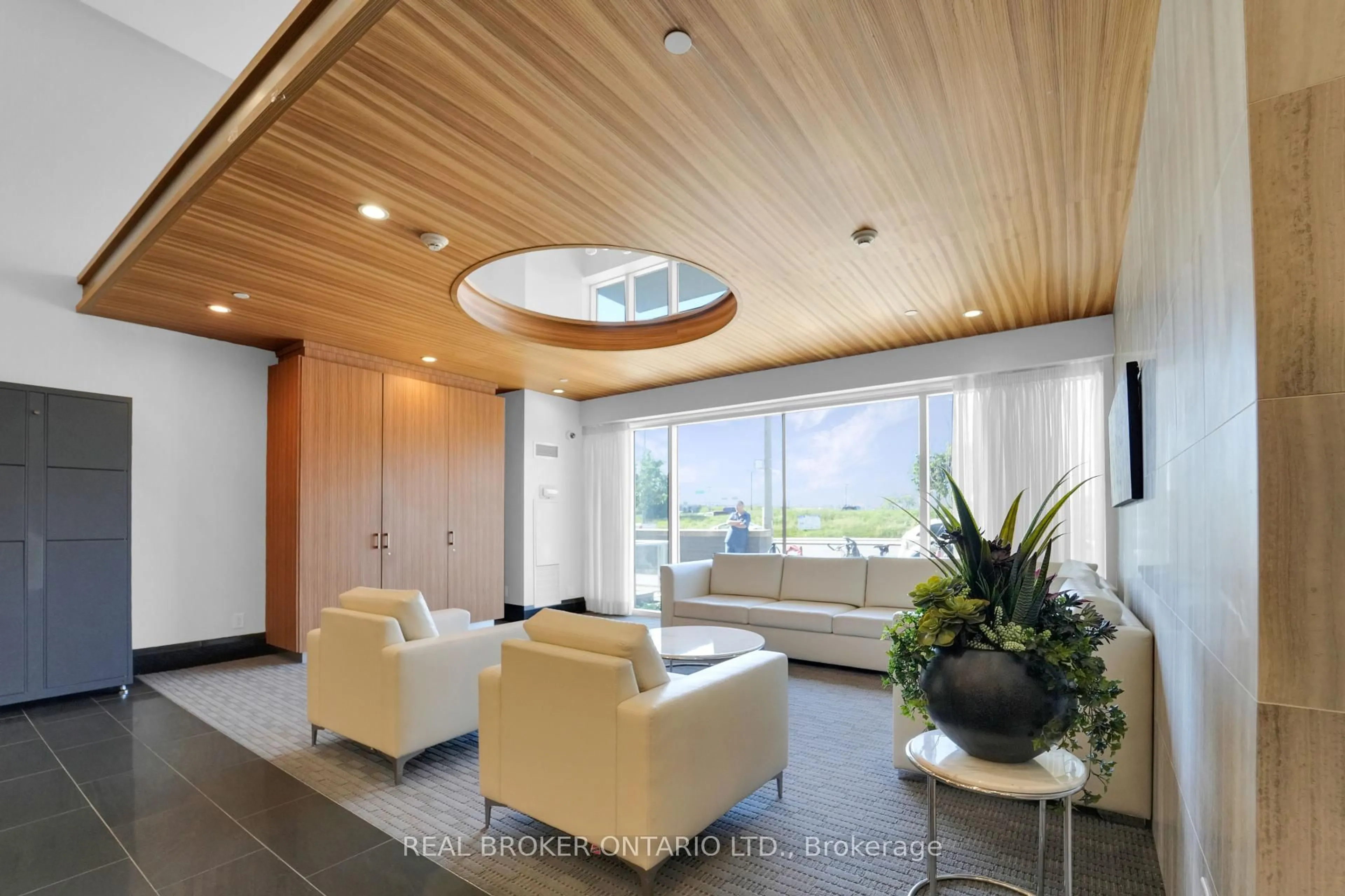 Indoor foyer for 555 Wilson Ave #E809, Toronto Ontario M3H 0C5