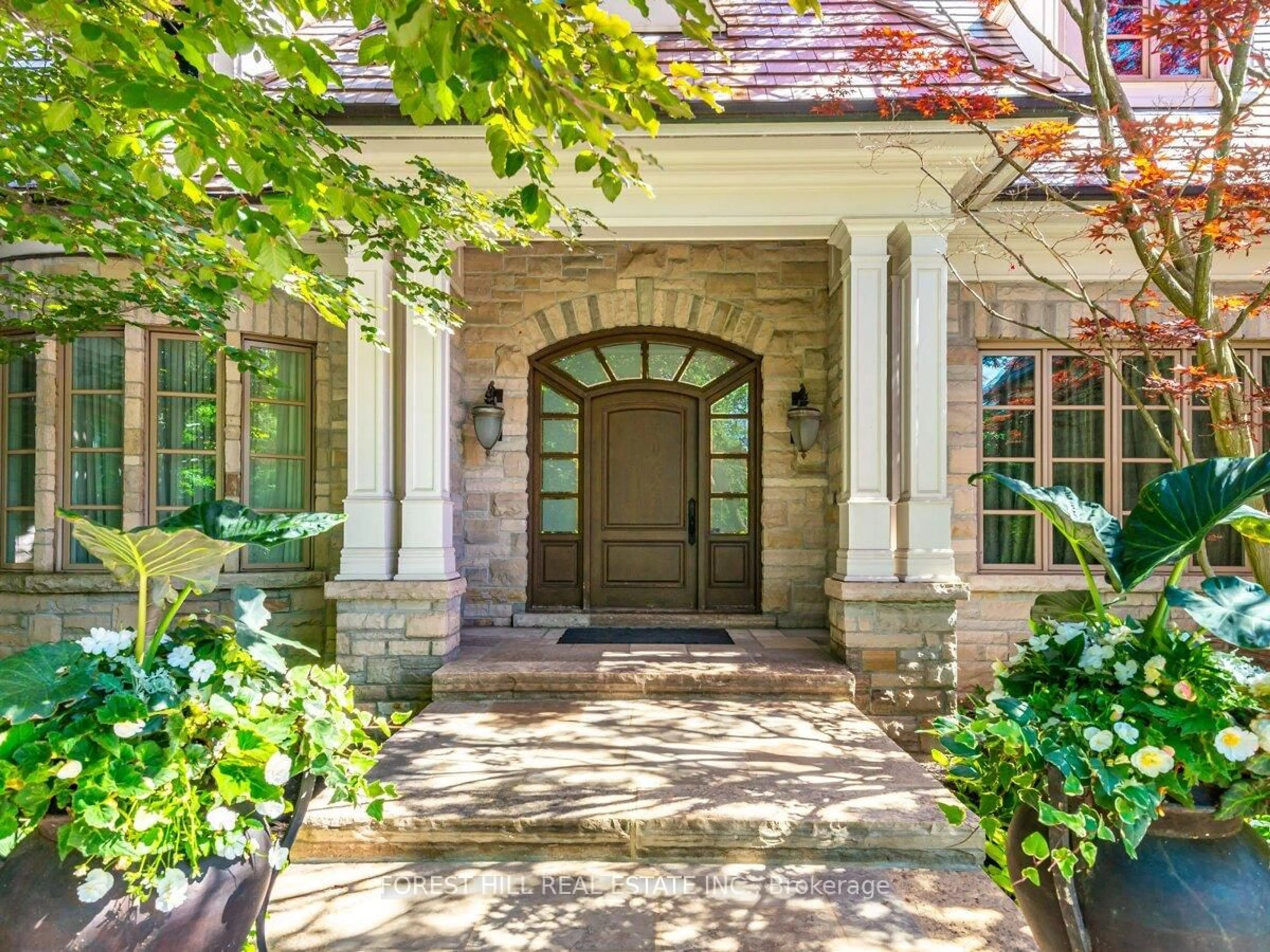 Indoor entryway for 89 Old Colony Rd, Toronto Ontario M2L 2K3