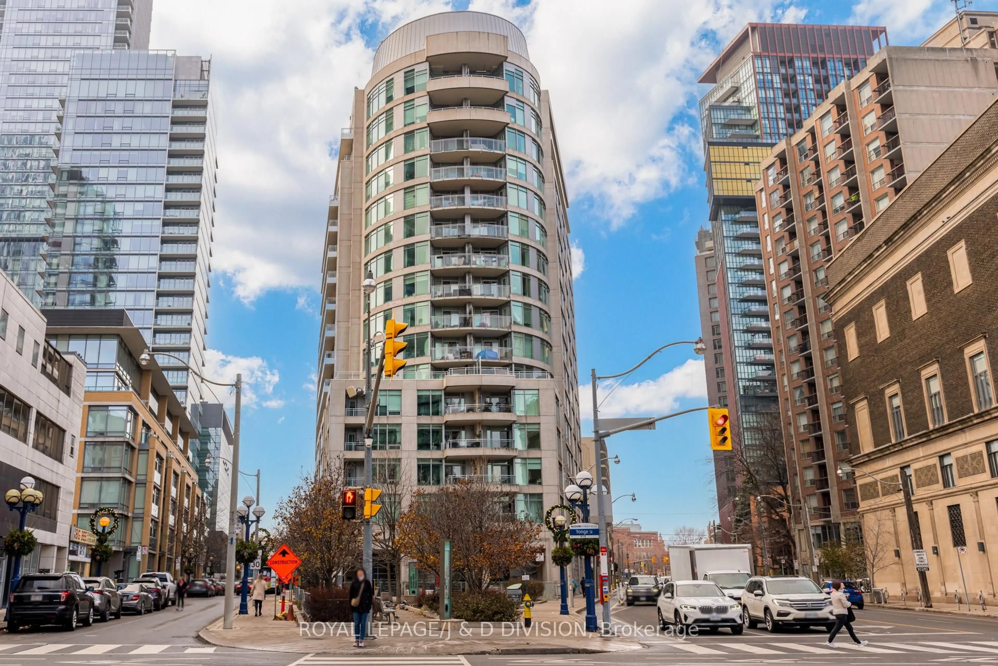 Patio, street for 8 Scollard St #PH108, Toronto Ontario M5R 1M2