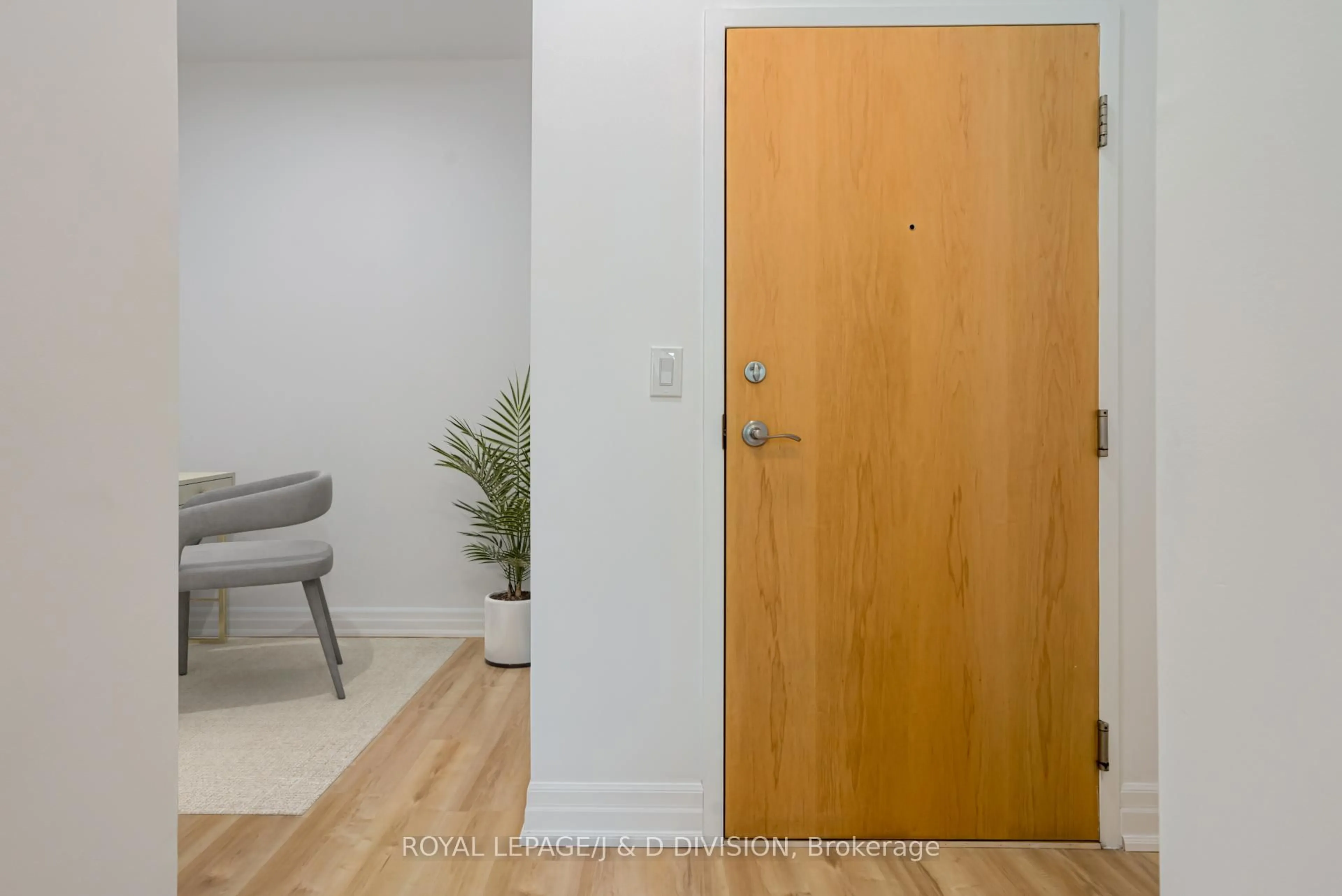 Indoor entryway for 8 Scollard St #PH108, Toronto Ontario M5R 1M2