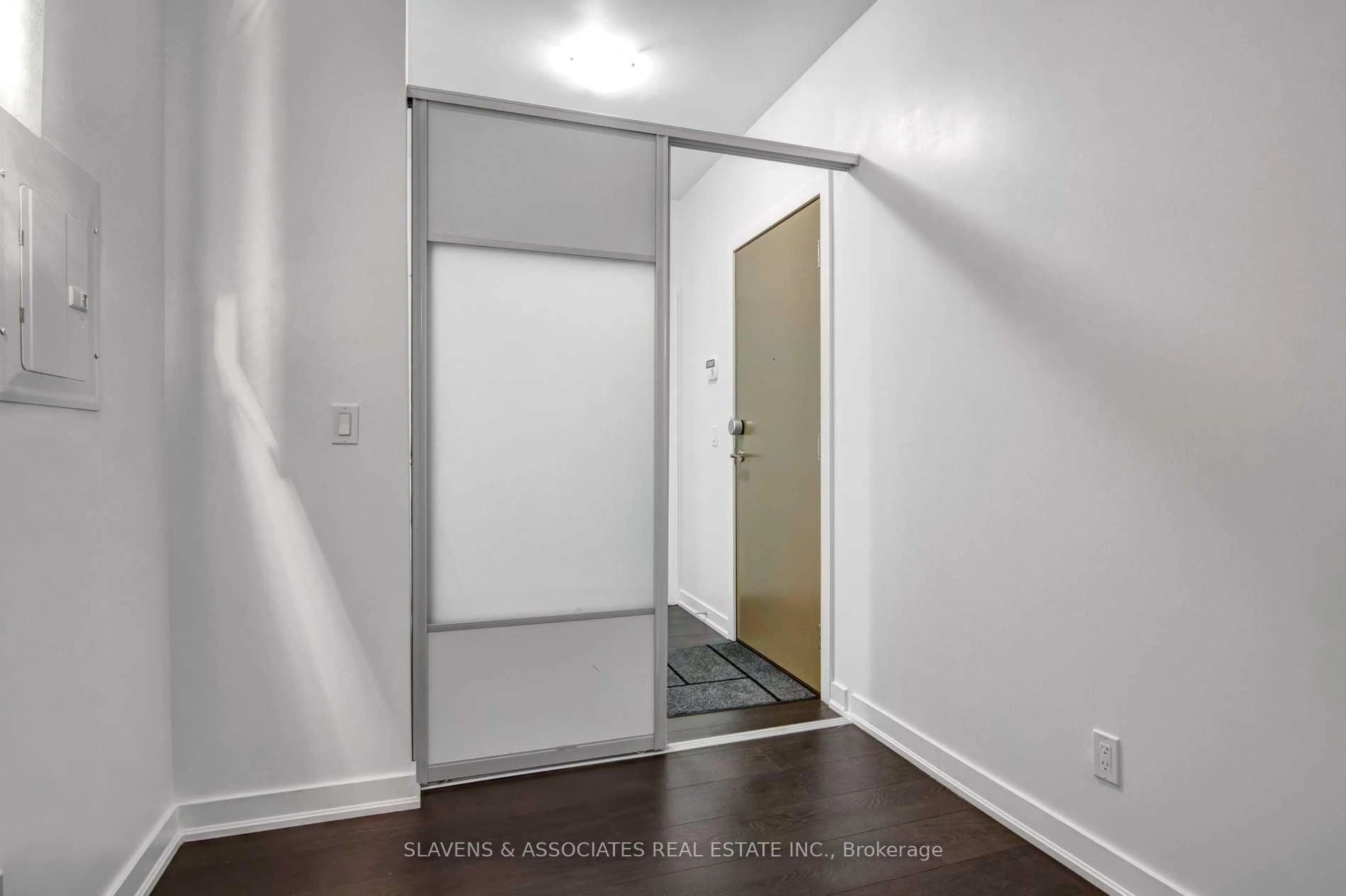 Indoor entryway for 199 Richmond St #315, Toronto Ontario M5V 0H4
