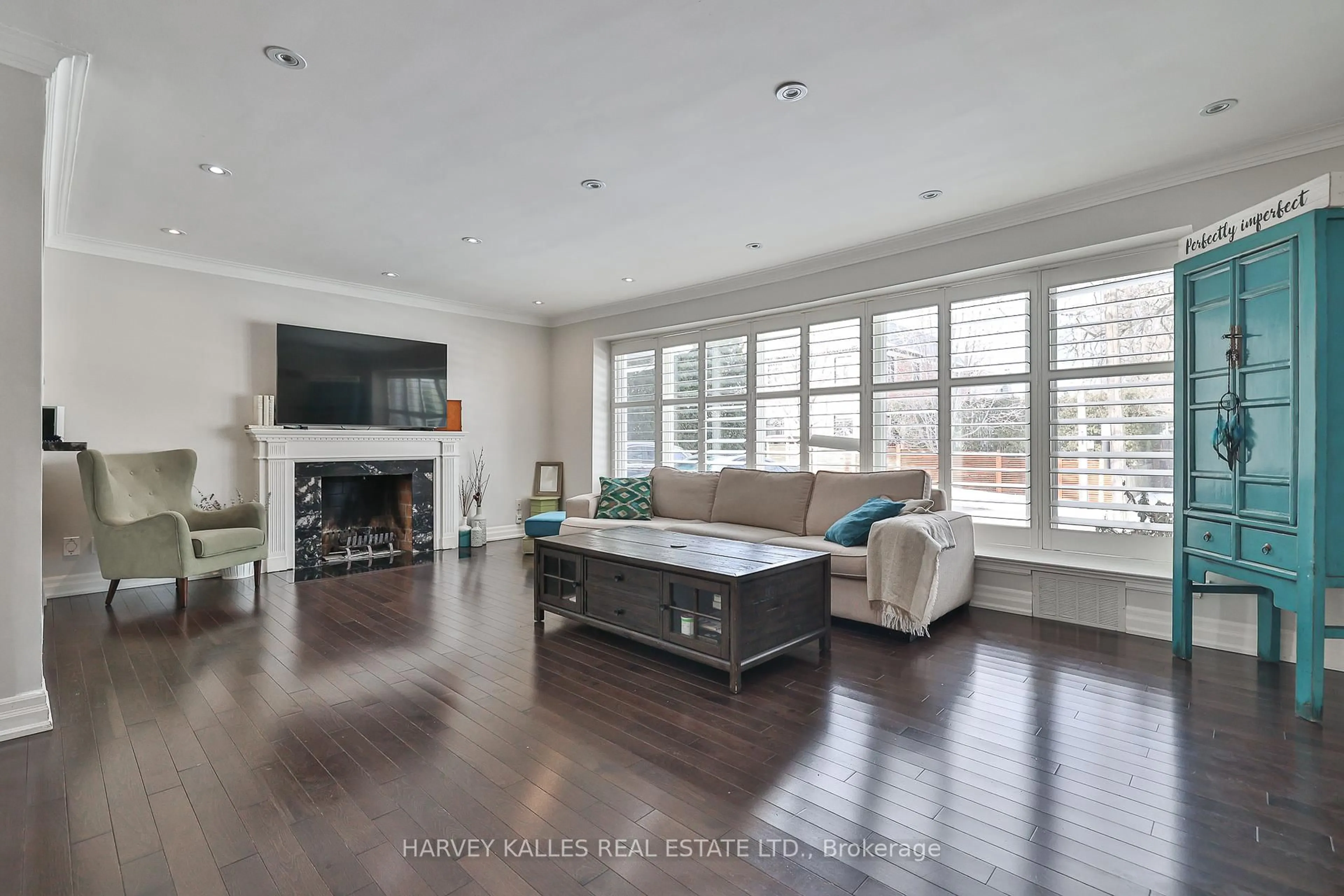 Living room with furniture, unknown for 23 Rothmere Dr, Toronto Ontario M4N 1V3