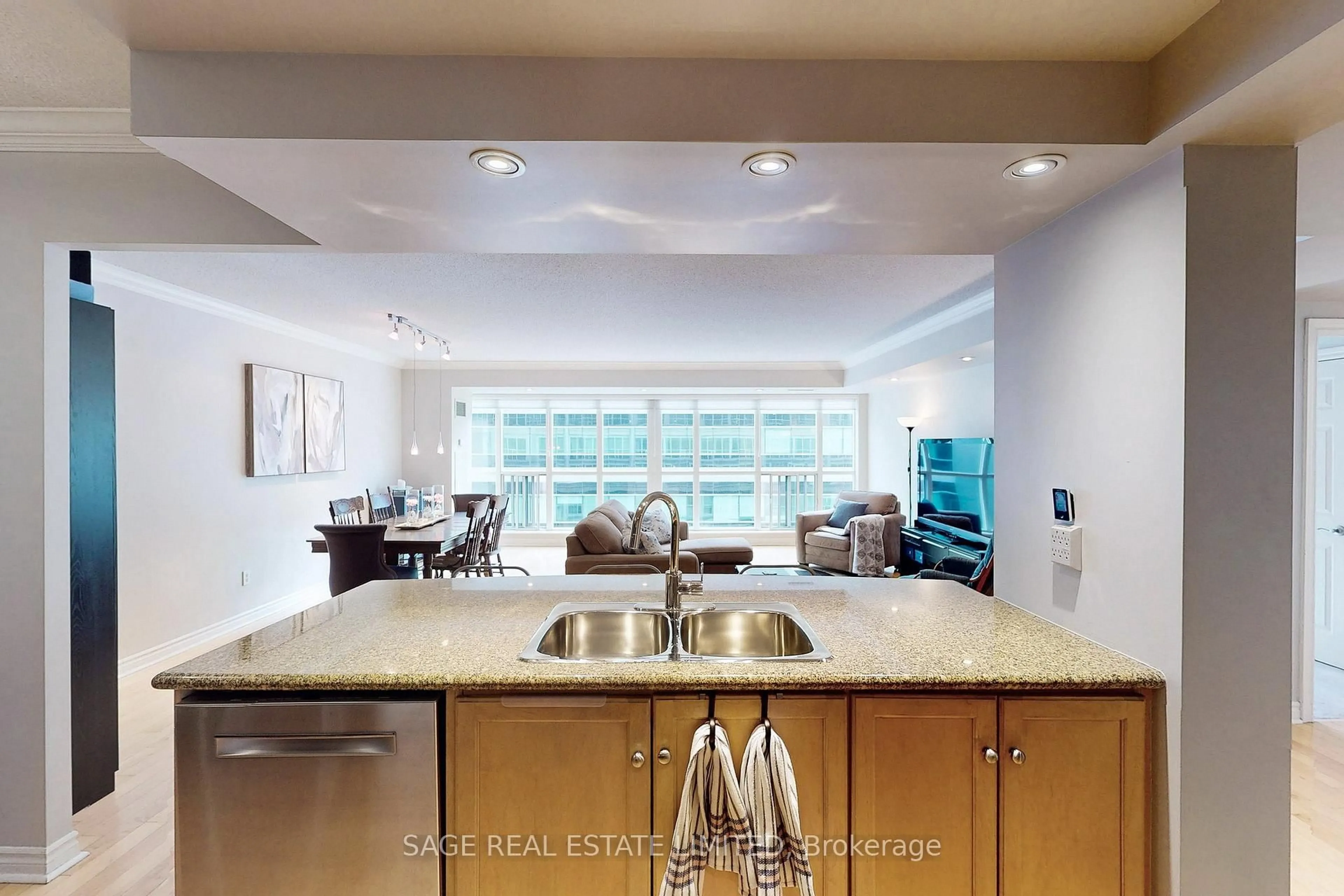 Open concept kitchen, ceramic/tile floor for 270 Wellington St #1114, Toronto Ontario M5V 3P5