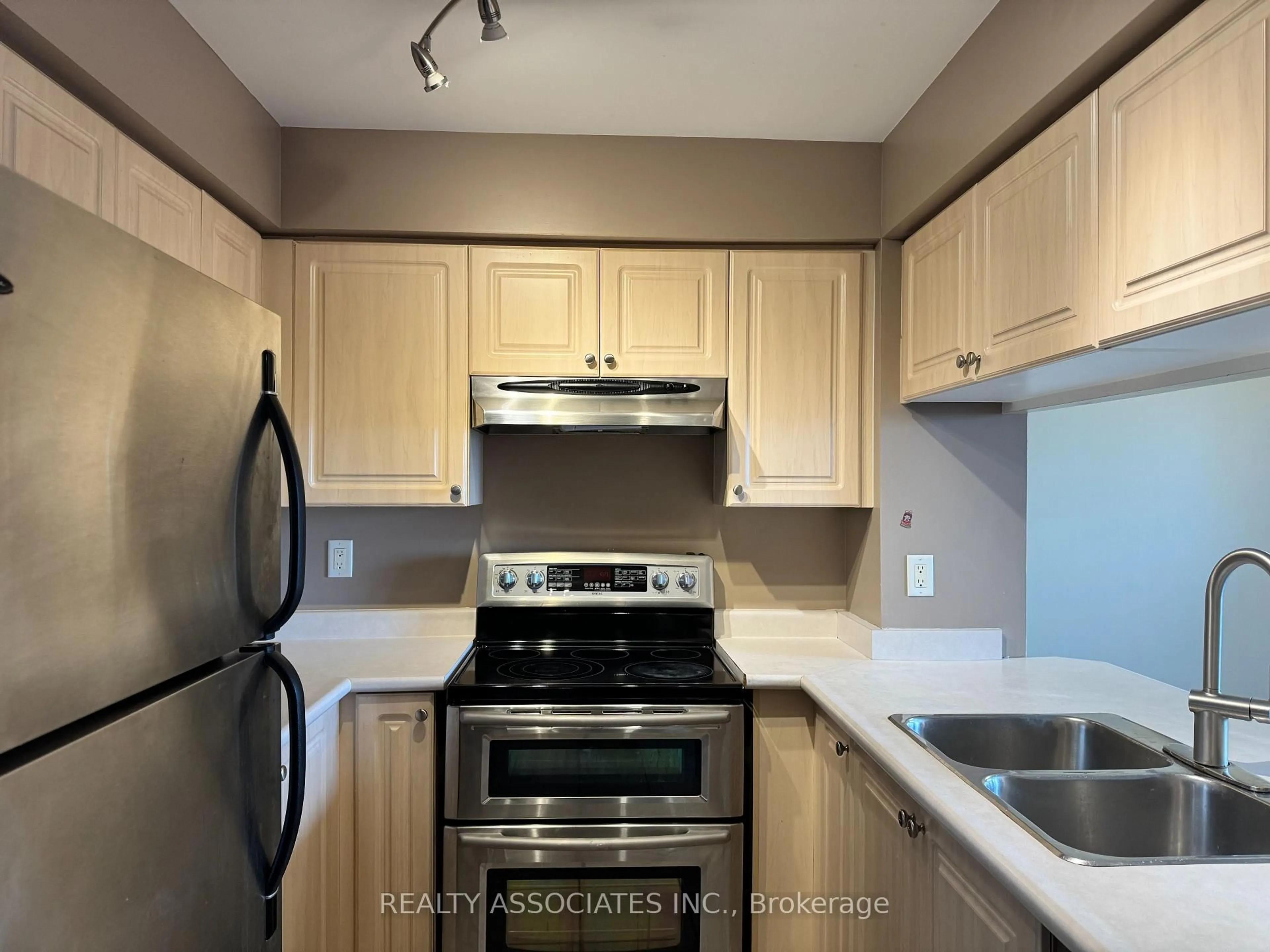 Standard kitchen, unknown for 153 Beecroft Rd #2811, Toronto Ontario M2N 7C5