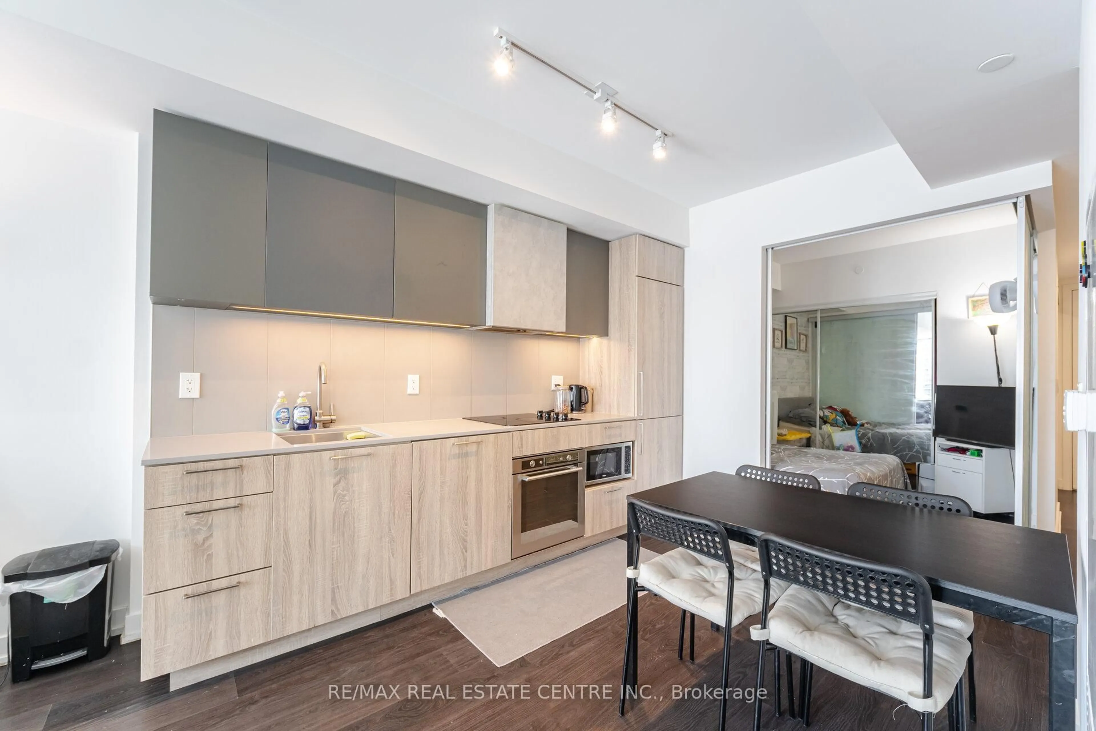 Open concept kitchen, unknown for 19 Western Battery Rd #1012, Toronto Ontario M6K 0E3