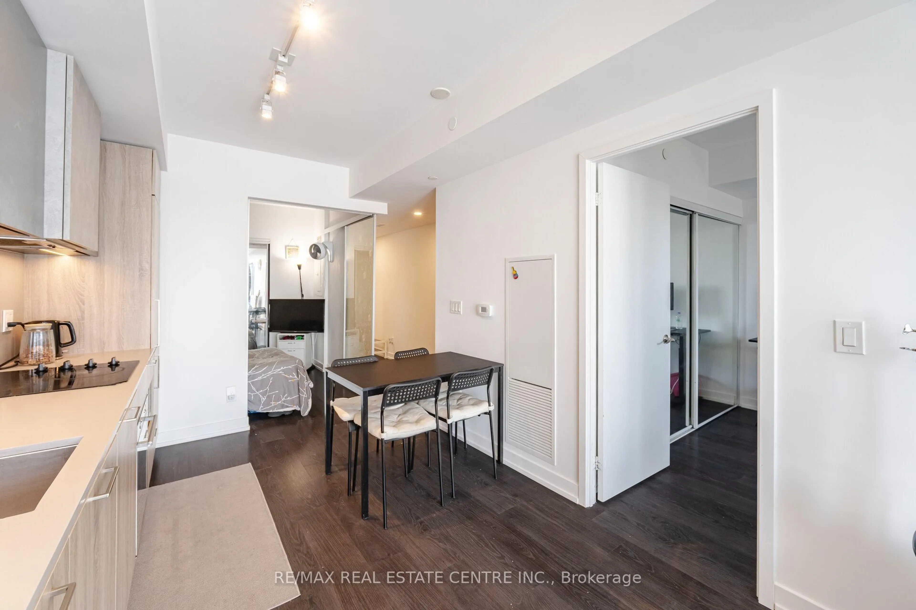 Unknown for 19 Western Battery Rd #1012, Toronto Ontario M6K 0E3