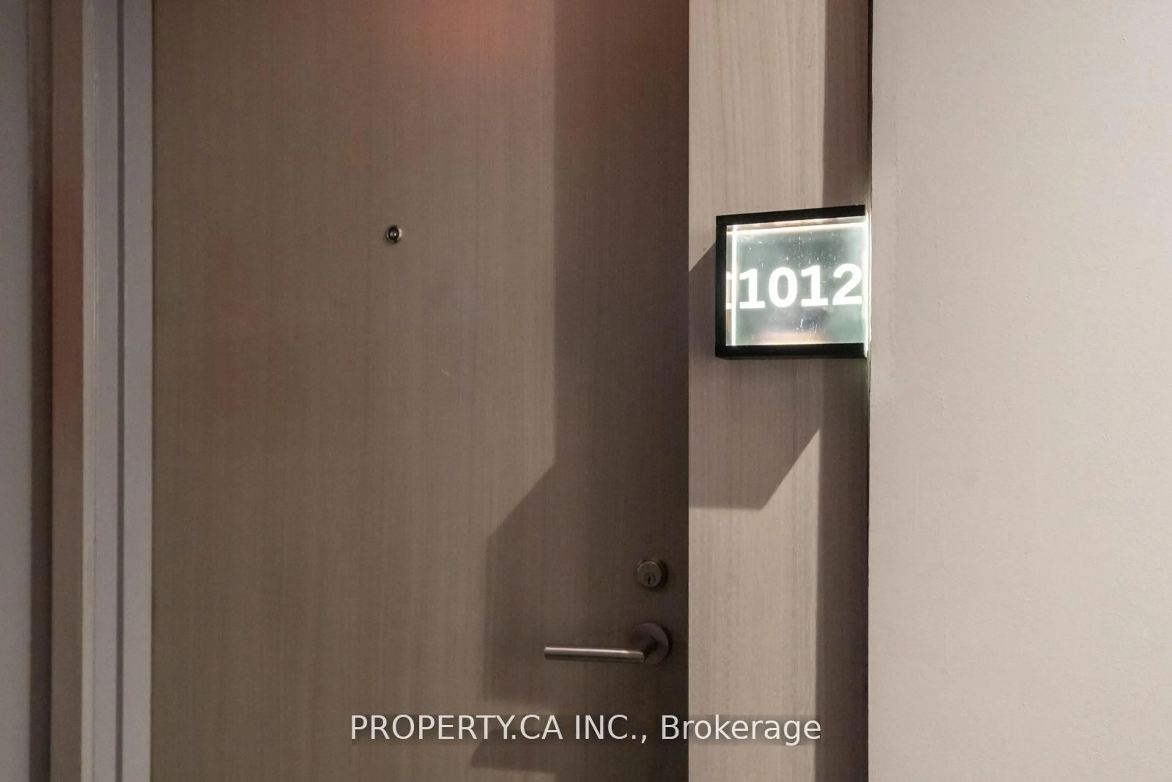 Unknown for 111 Bathurst St #1012, Toronto Ontario M5V 0M9