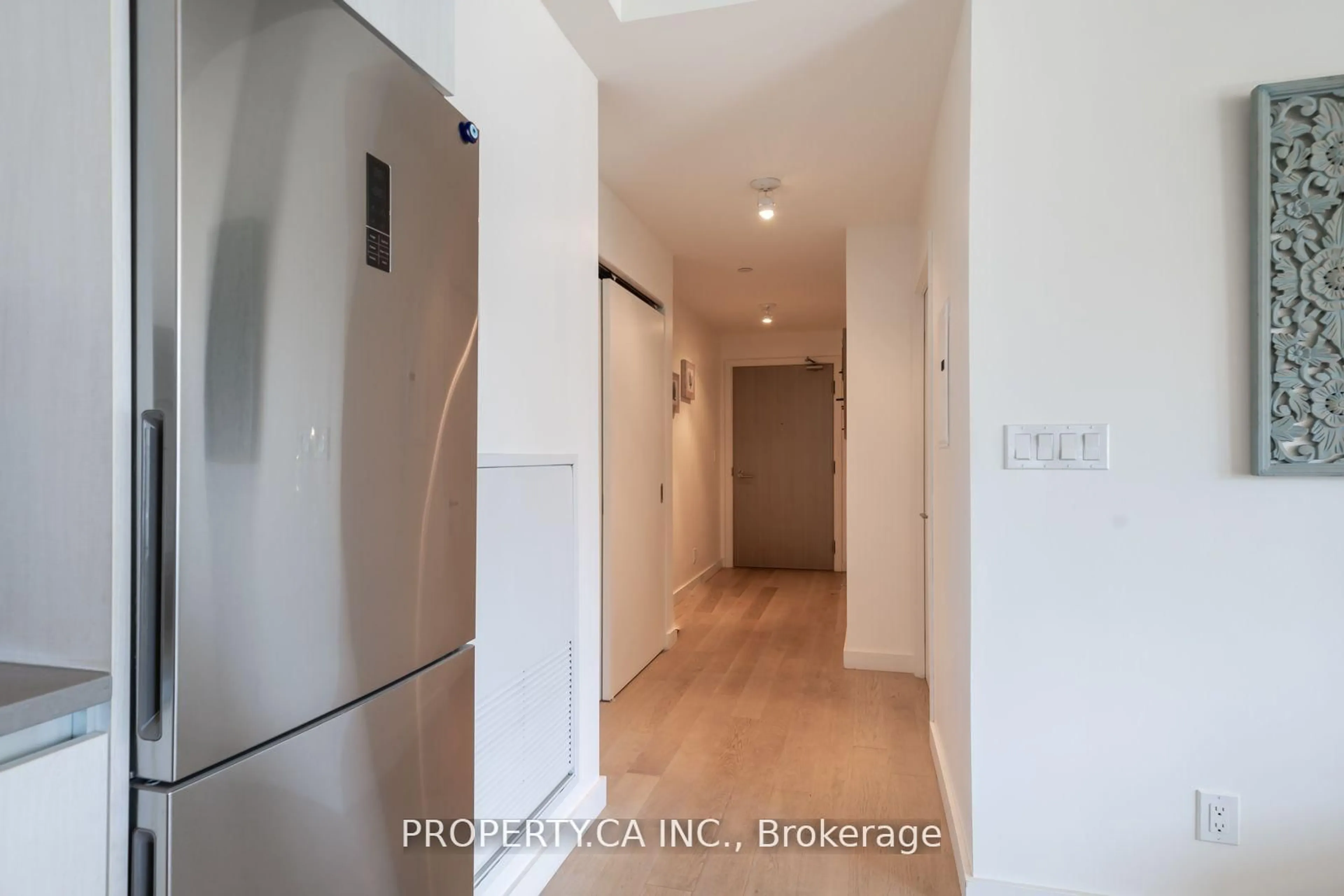 Indoor entryway for 111 Bathurst St #1012, Toronto Ontario M5V 0M9