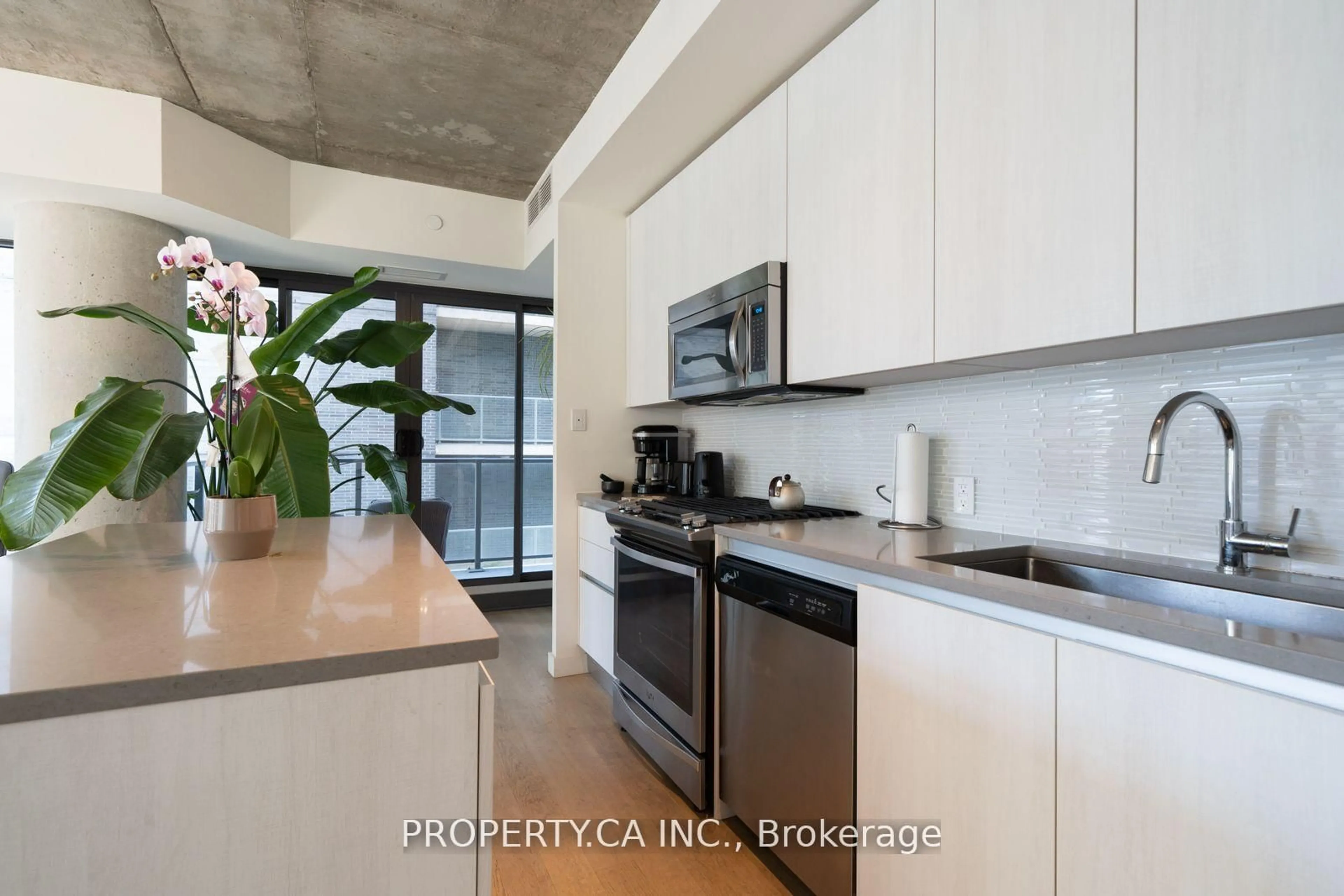 Unknown for 111 Bathurst St #1012, Toronto Ontario M5V 0M9