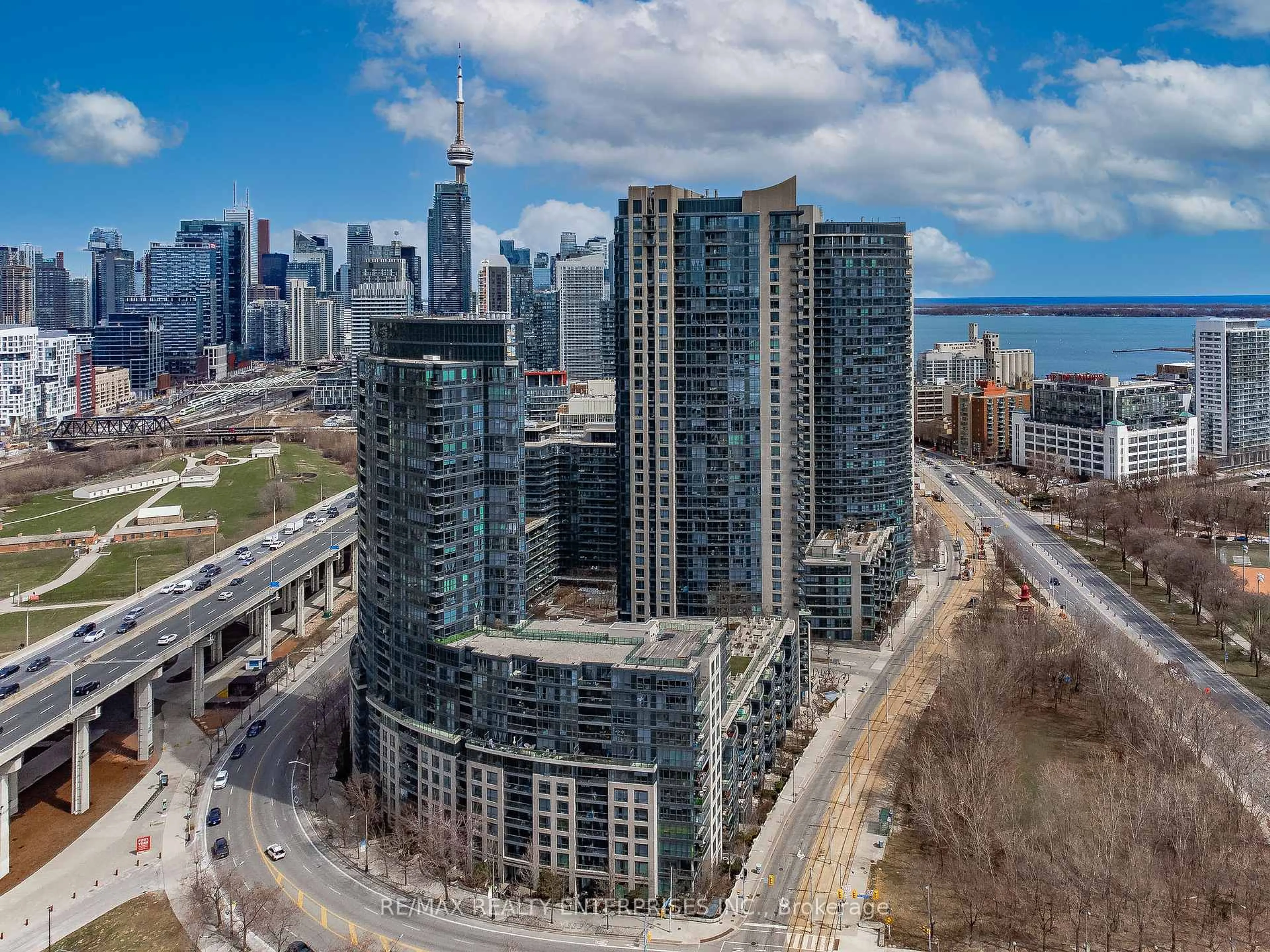 A pic from outside/outdoor area/front of a property/back of a property/a pic from drone, city buildings view from balcony for 219 Fort York Blvd #2510, Toronto Ontario M5V 1B1