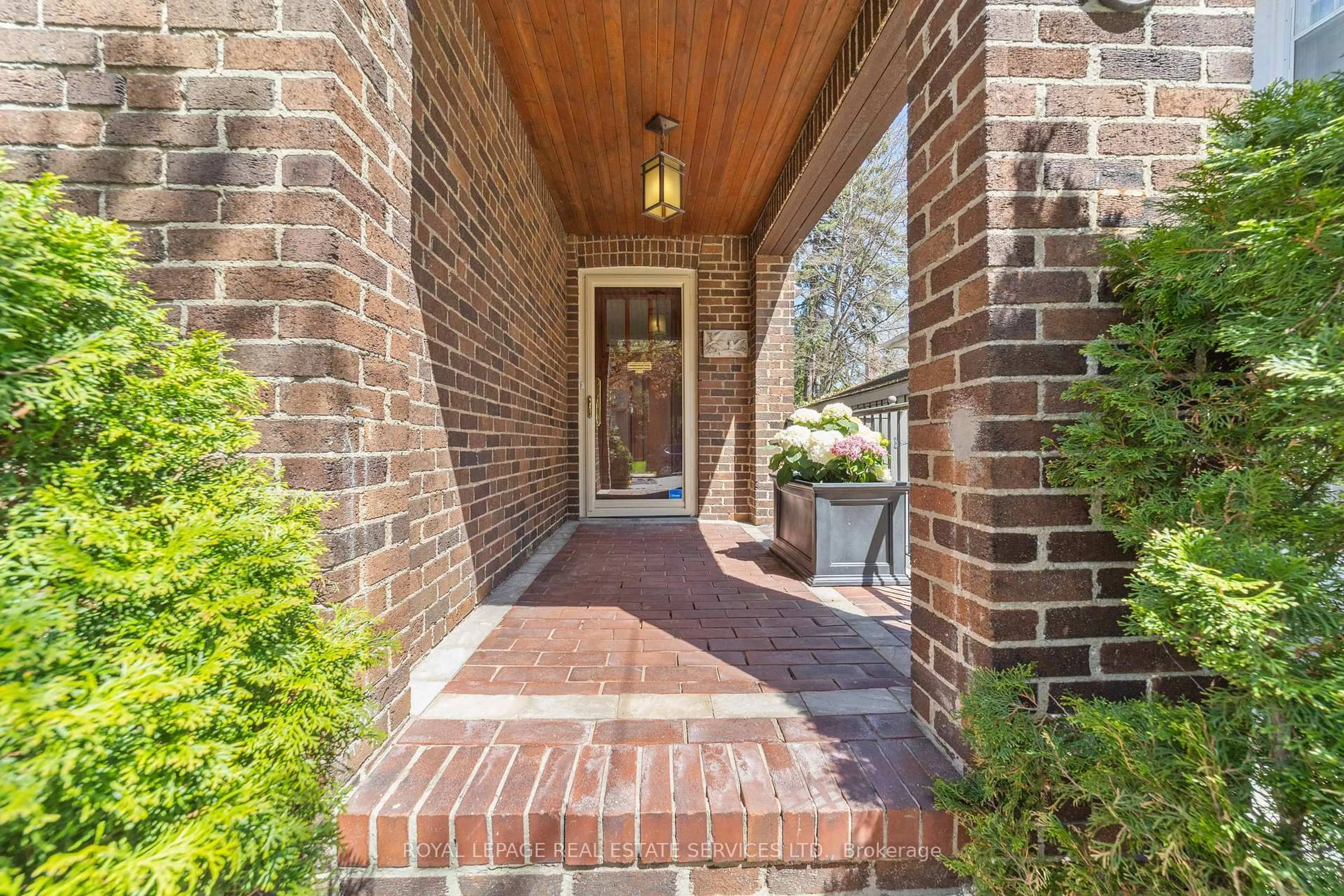 Unknown for 11 St Hildas Ave, Toronto Ontario M4N 2P3