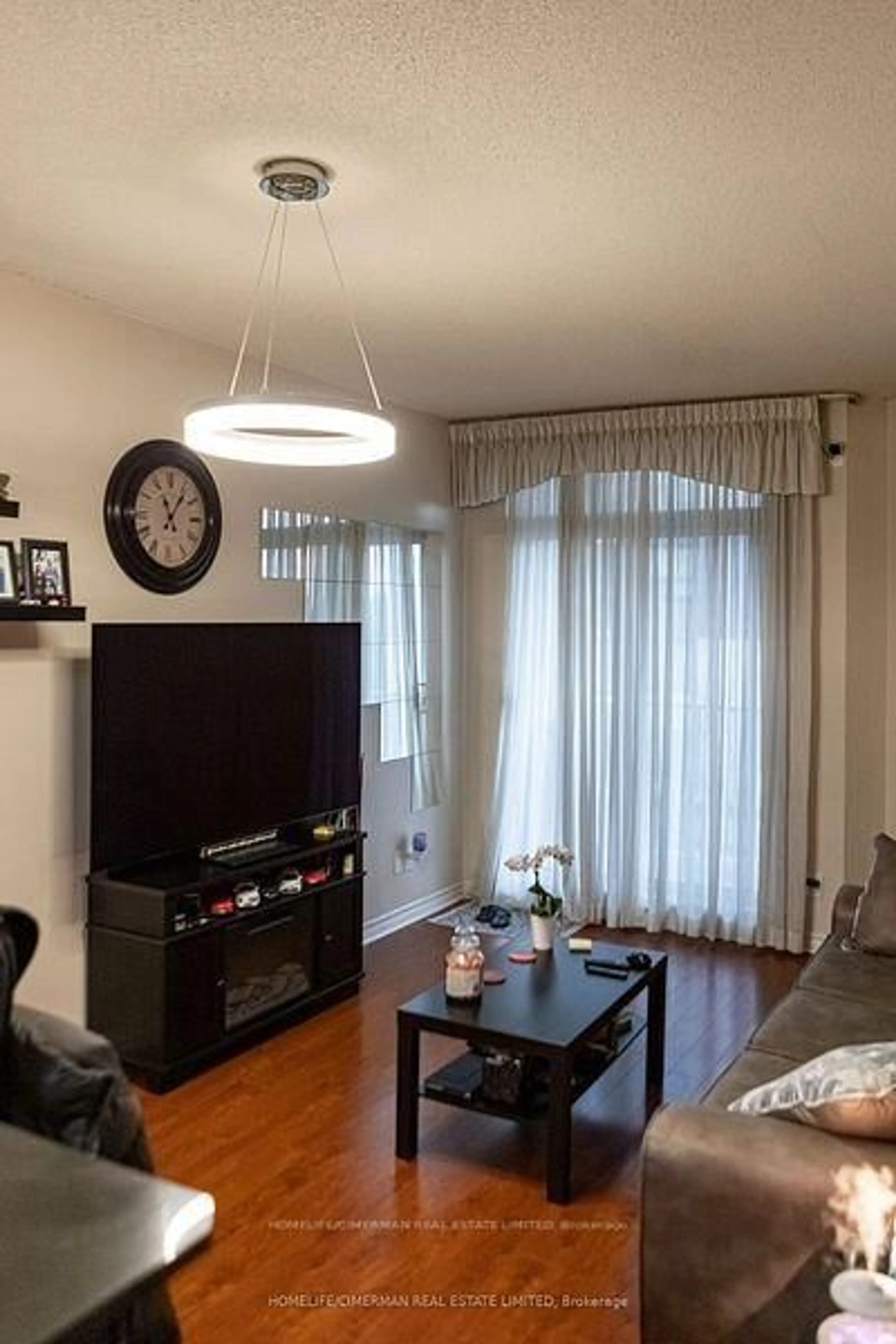 Living room with furniture, wood/laminate floor for 4200 Bathurst St #508, Toronto Ontario M3H 6C7