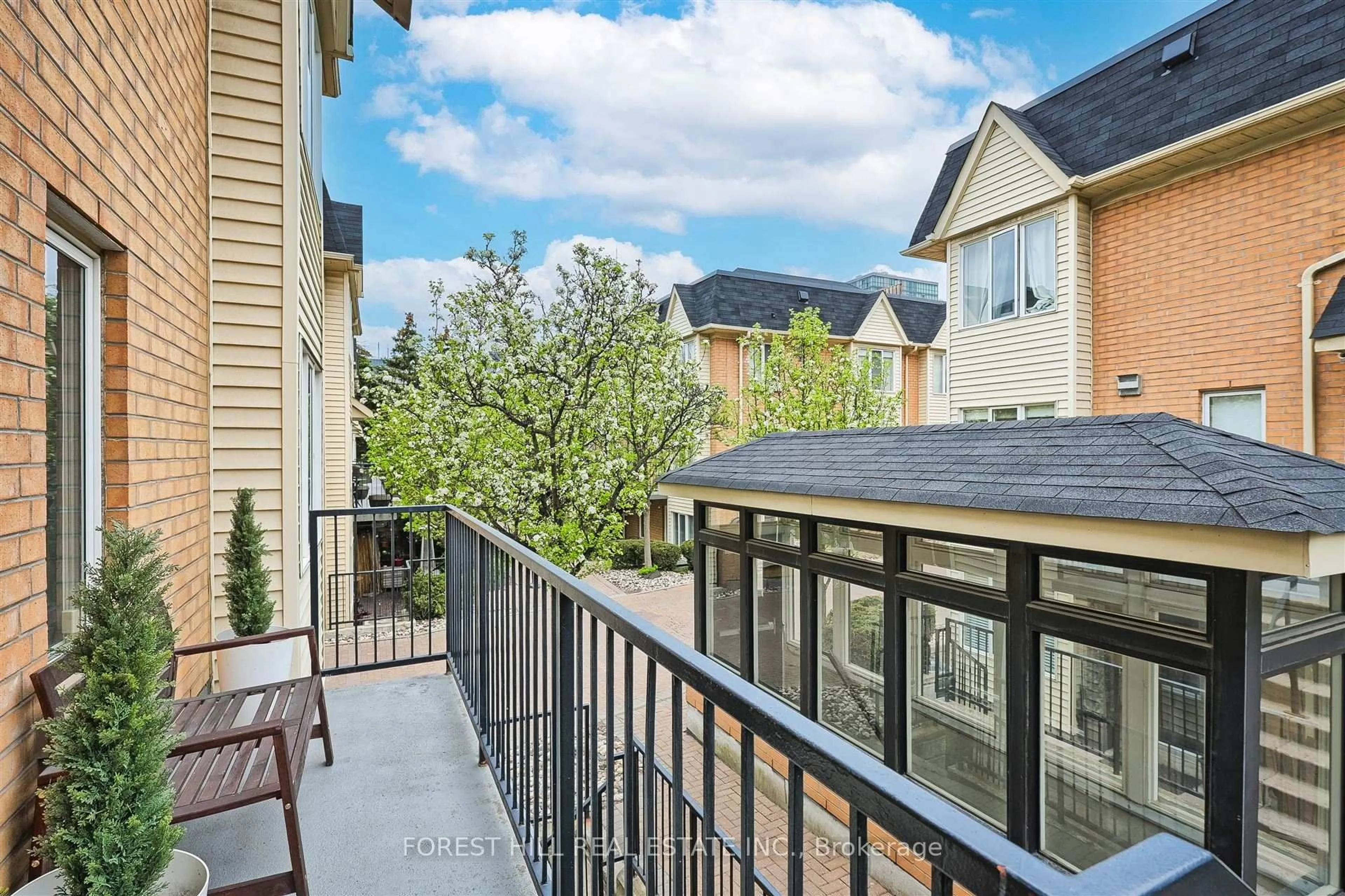 Patio, city buildings view from balcony for 208 Niagara St #TH82, Toronto Ontario M6J 3W5