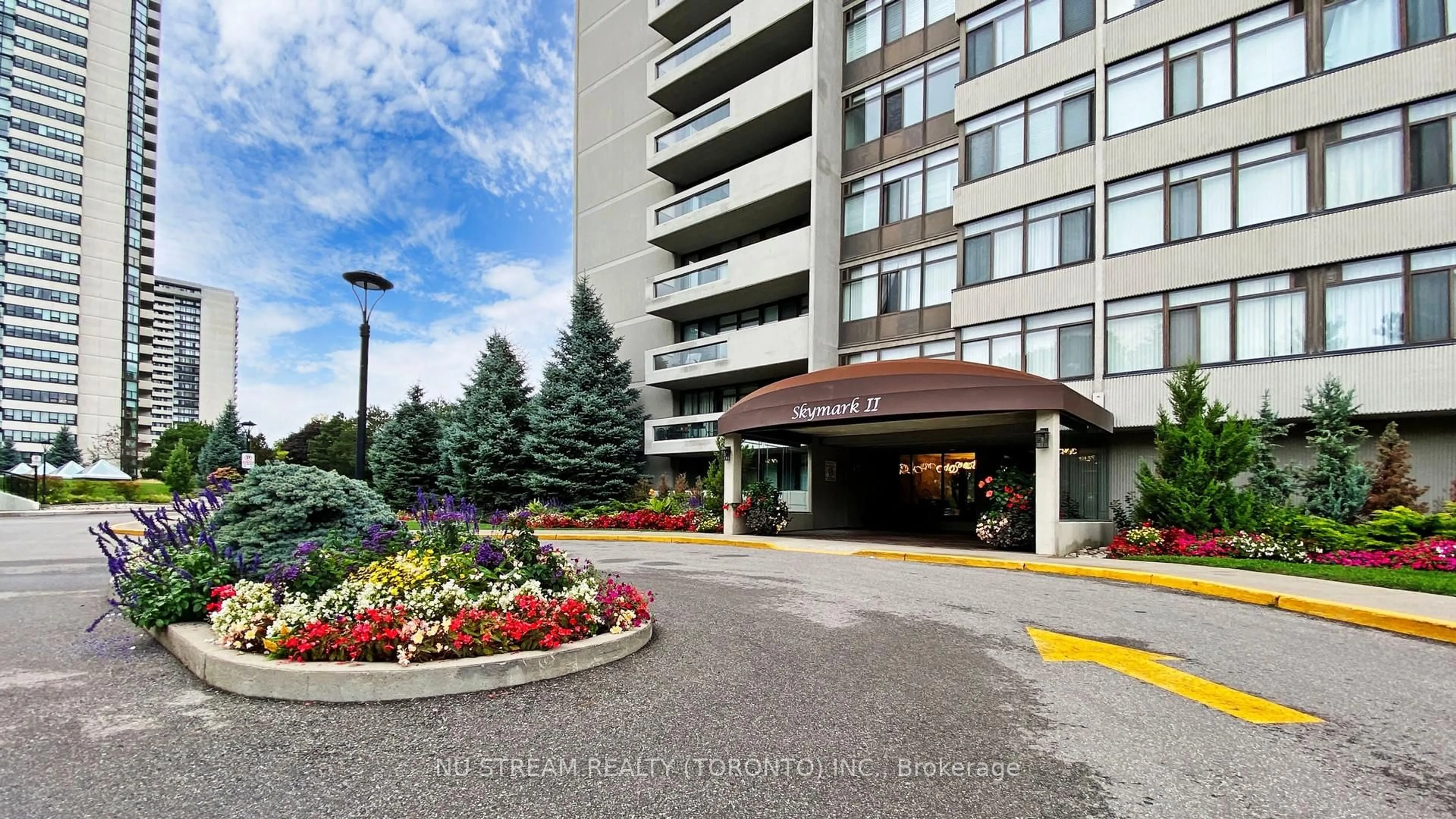 Indoor foyer for 1555 Finch Ave #2406, Toronto Ontario M2J 4X9