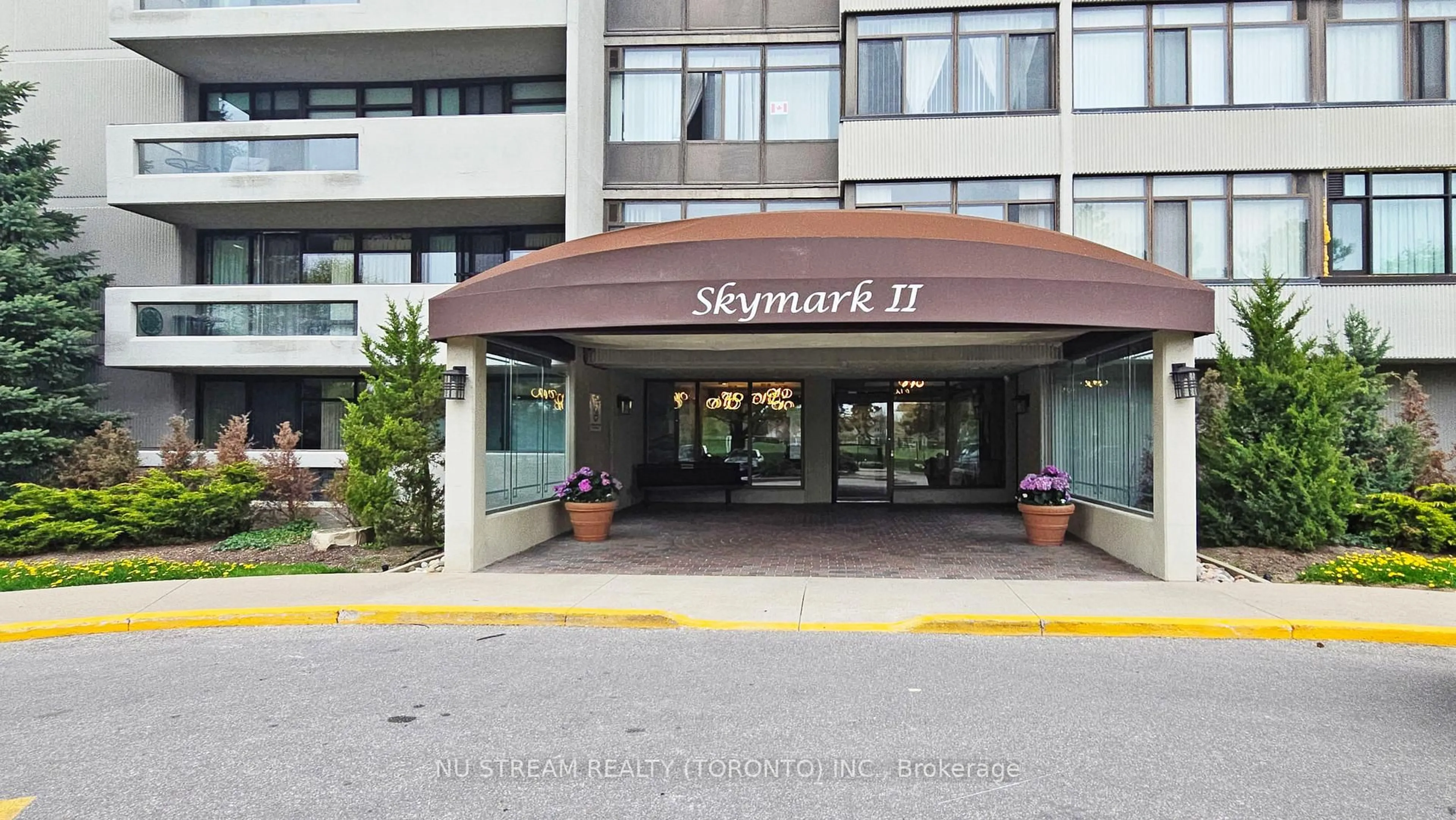 Indoor foyer for 1555 Finch Ave #2406, Toronto Ontario M2J 4X9