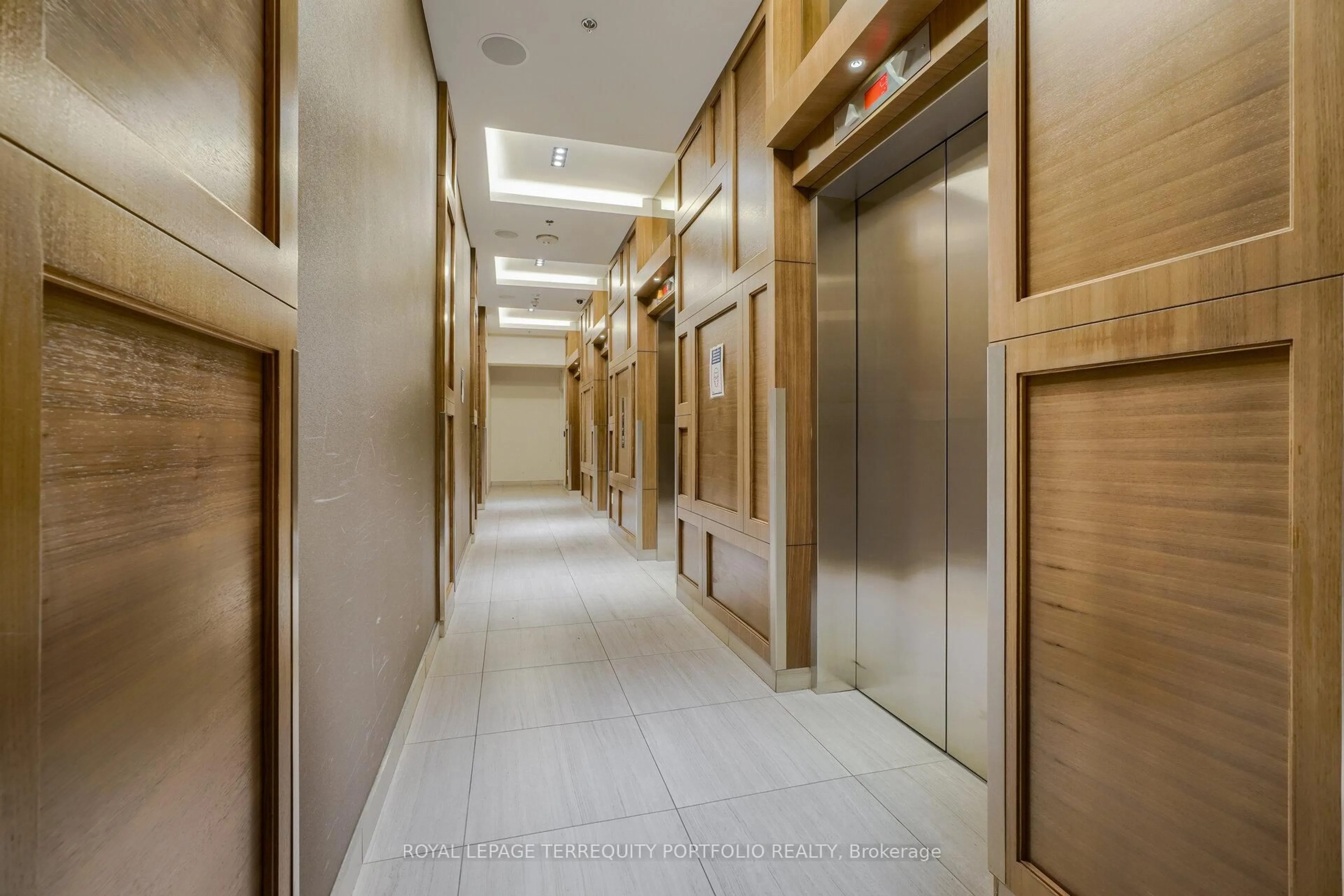 Indoor foyer for 88 Scott St #2509, Toronto Ontario M5E 0A9