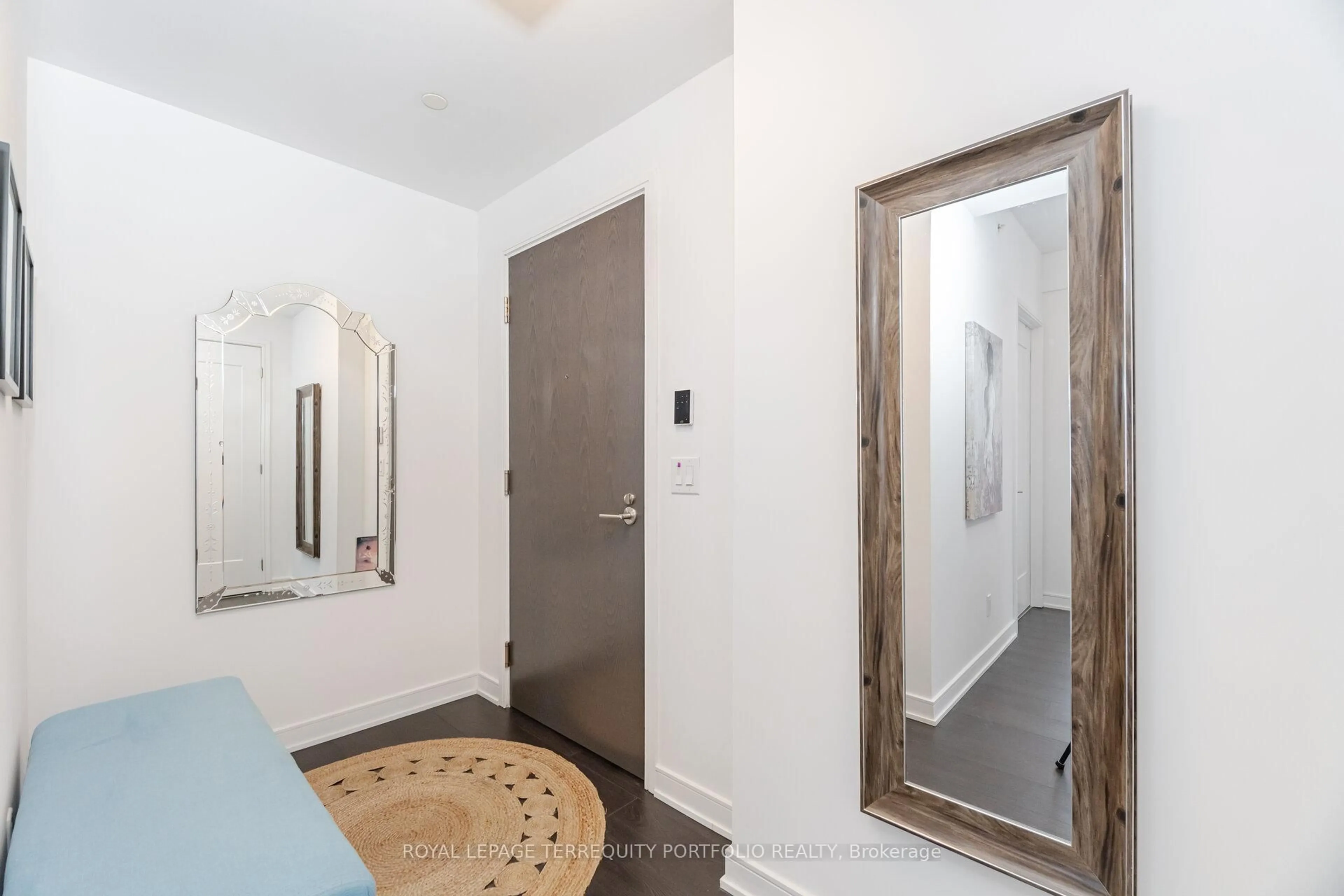 Indoor entryway for 88 Scott St #2509, Toronto Ontario M5E 0A9