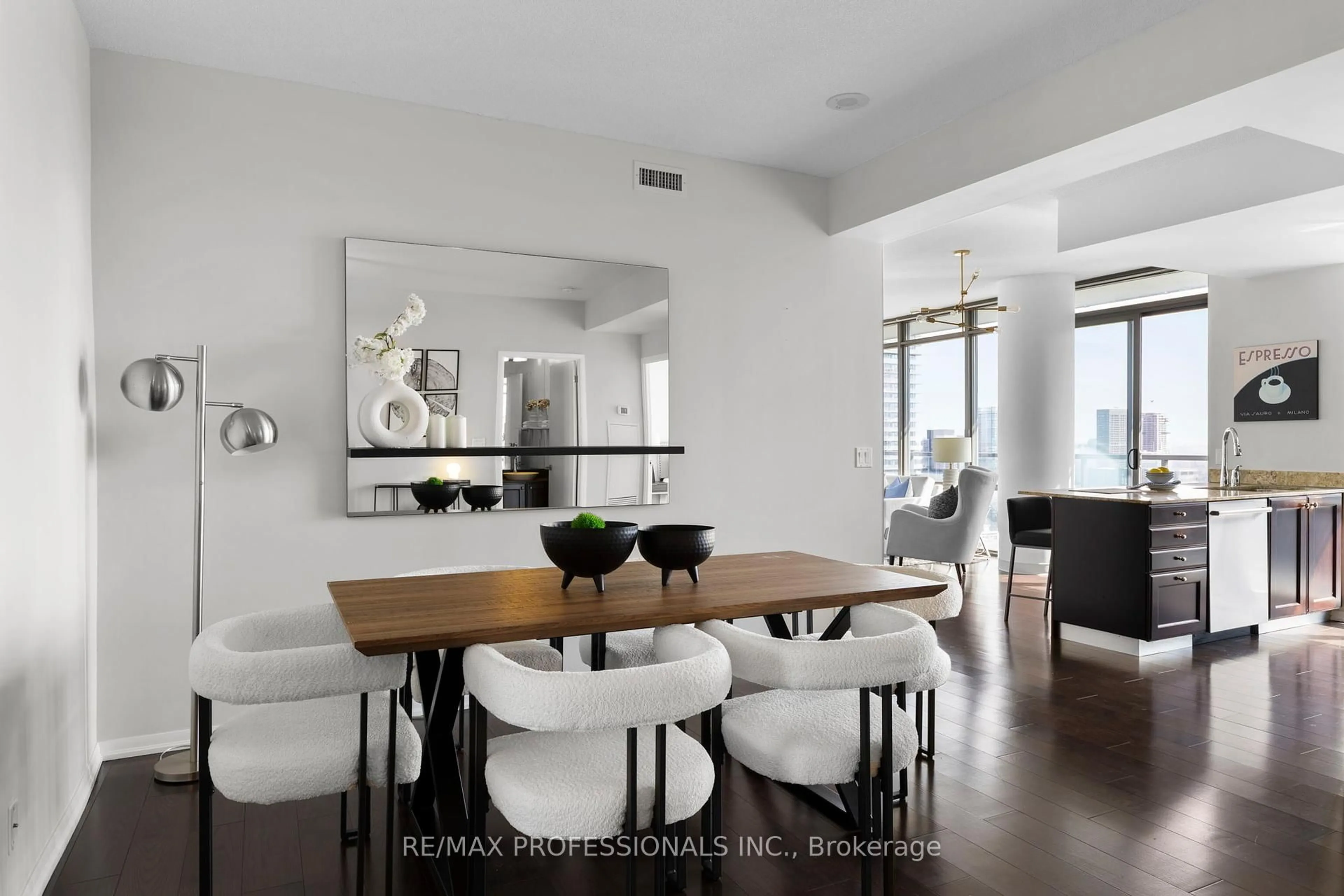 Dining room, unknown for 832 Bay St #4405, Toronto Ontario M5S 1Z6