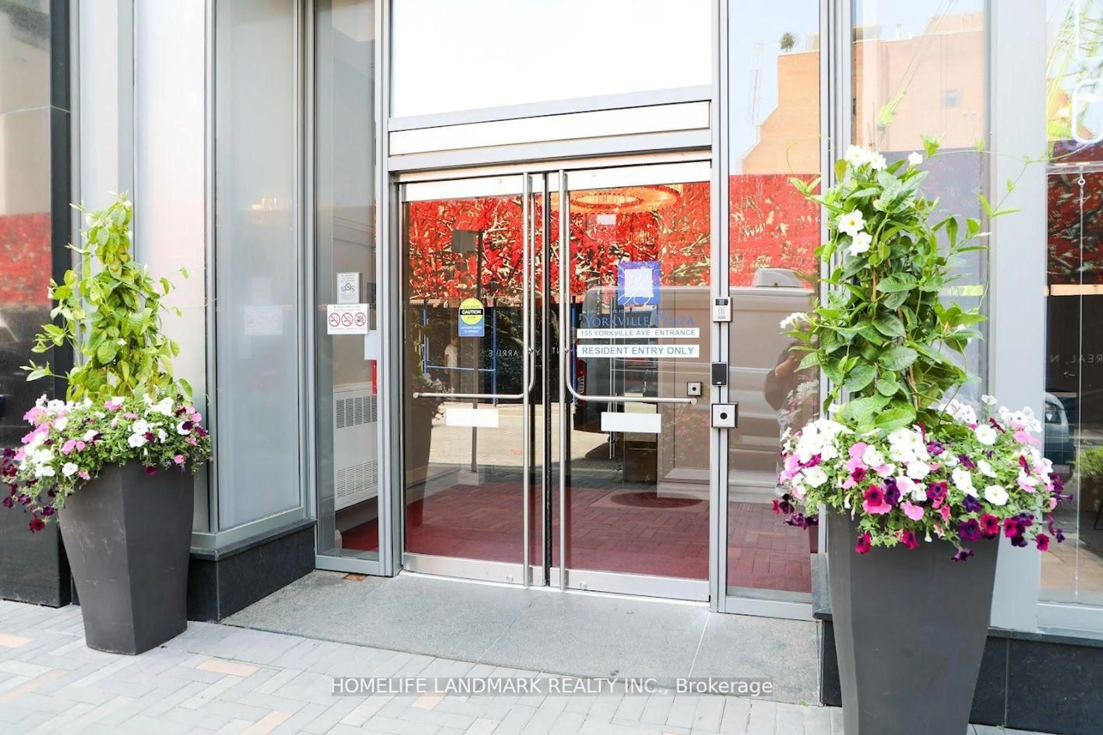 Indoor foyer for 155 Yorkville Ave #1920, Toronto Ontario M5R 0B4