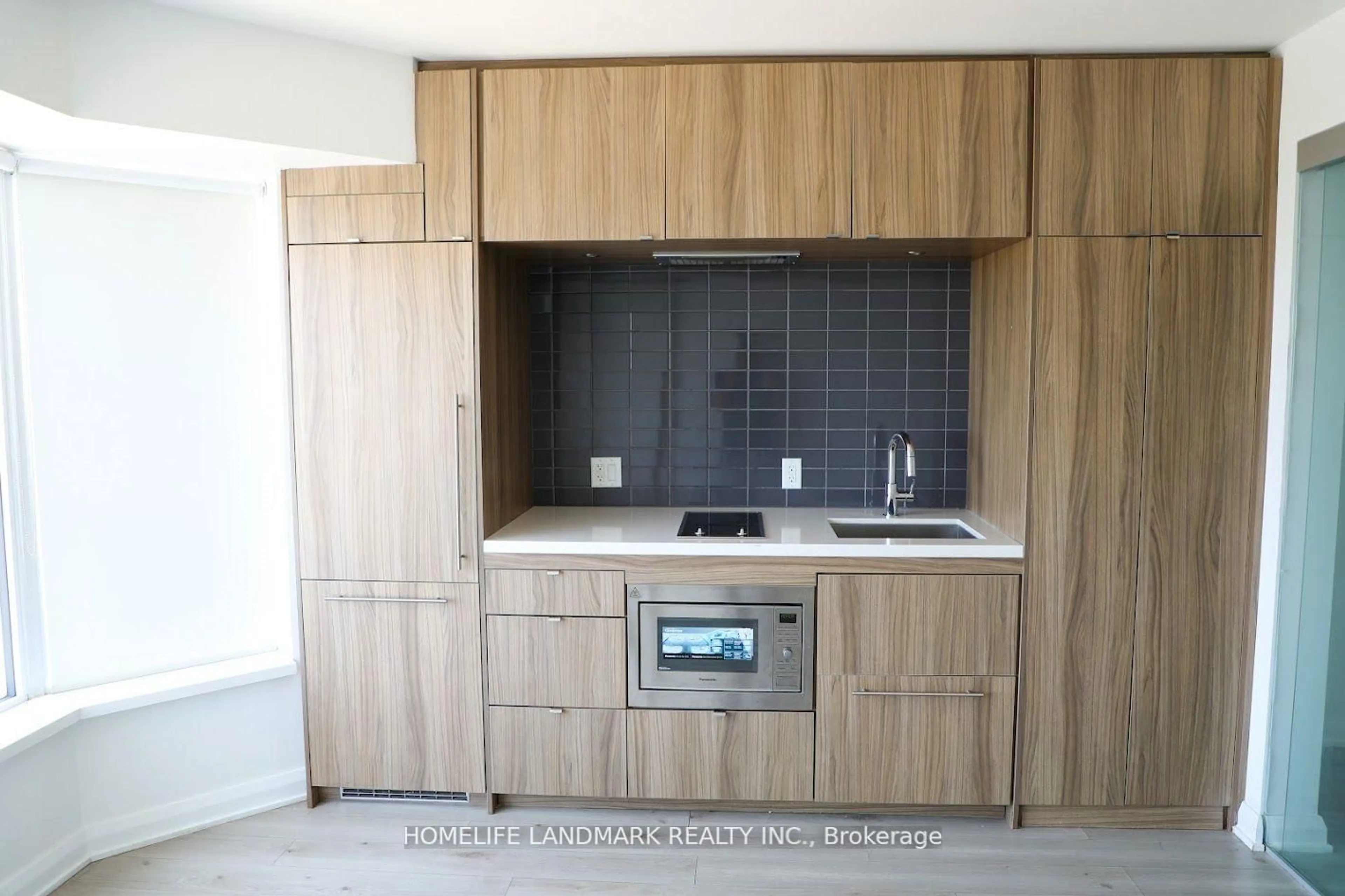 Standard kitchen, wood/laminate floor for 155 Yorkville Ave #1920, Toronto Ontario M5R 0B4