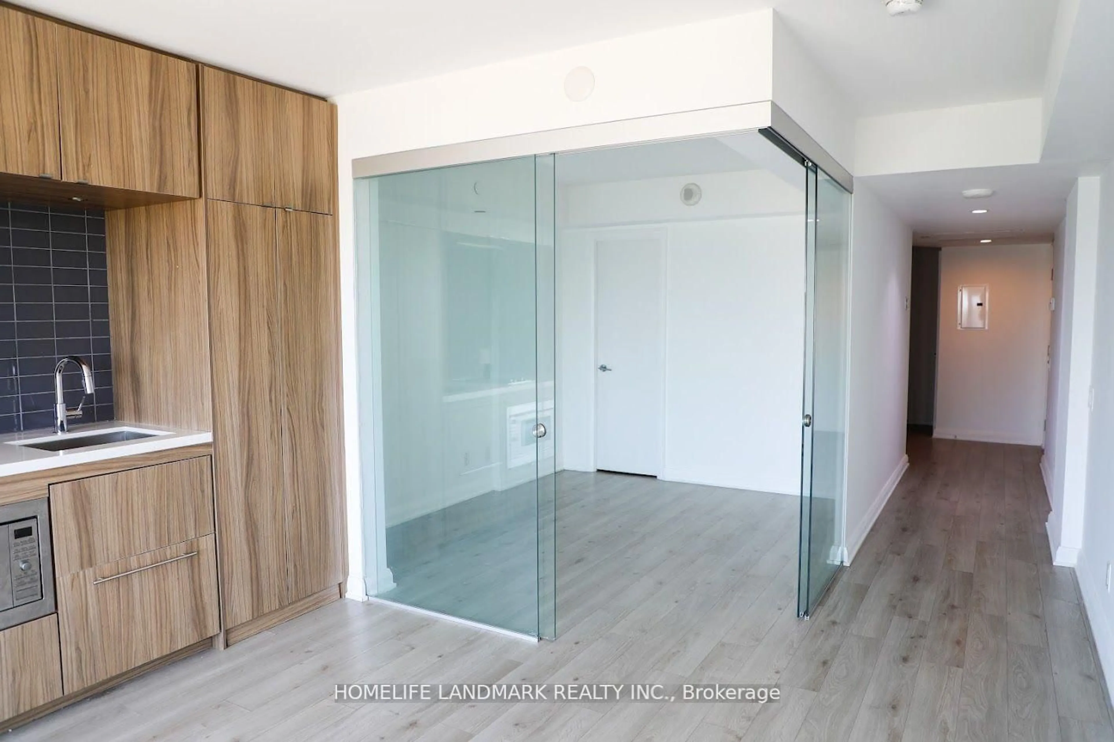 Indoor foyer for 155 Yorkville Ave #1920, Toronto Ontario M5R 0B4