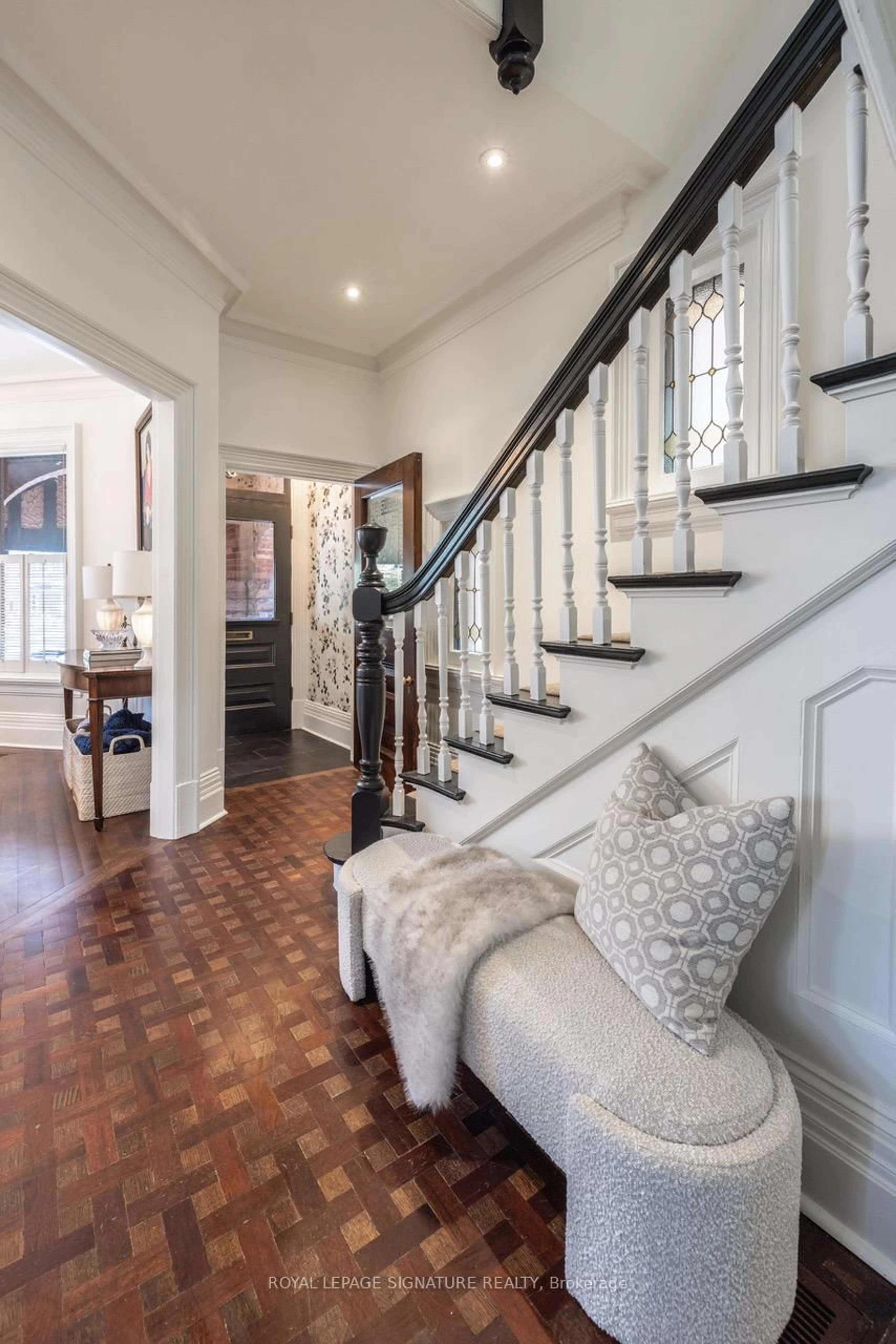 Indoor entryway for 96 South Dr, Toronto Ontario M4V 1N5