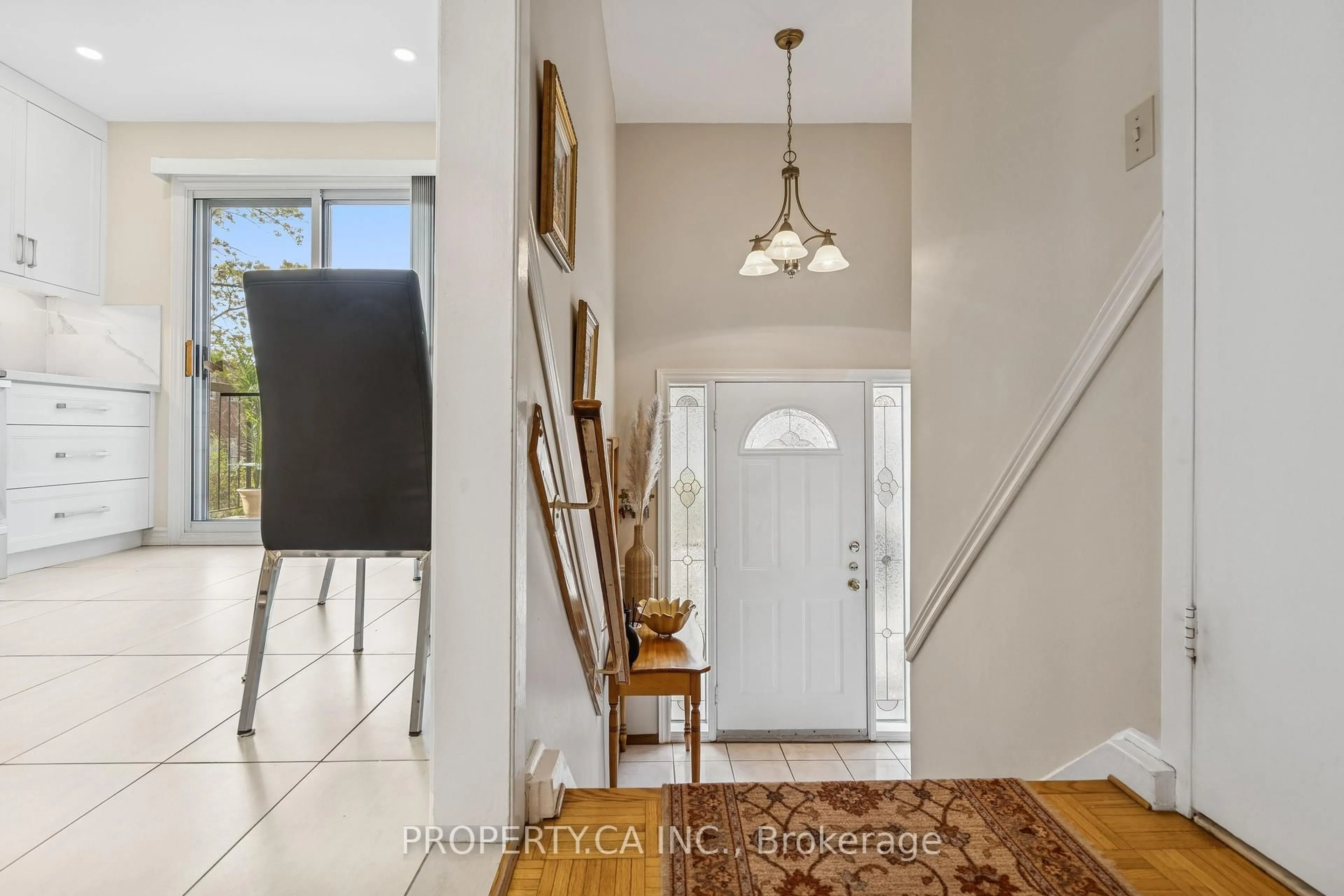 Indoor entryway for 37 Black Hawk Way, Toronto Ontario M2R 3L5