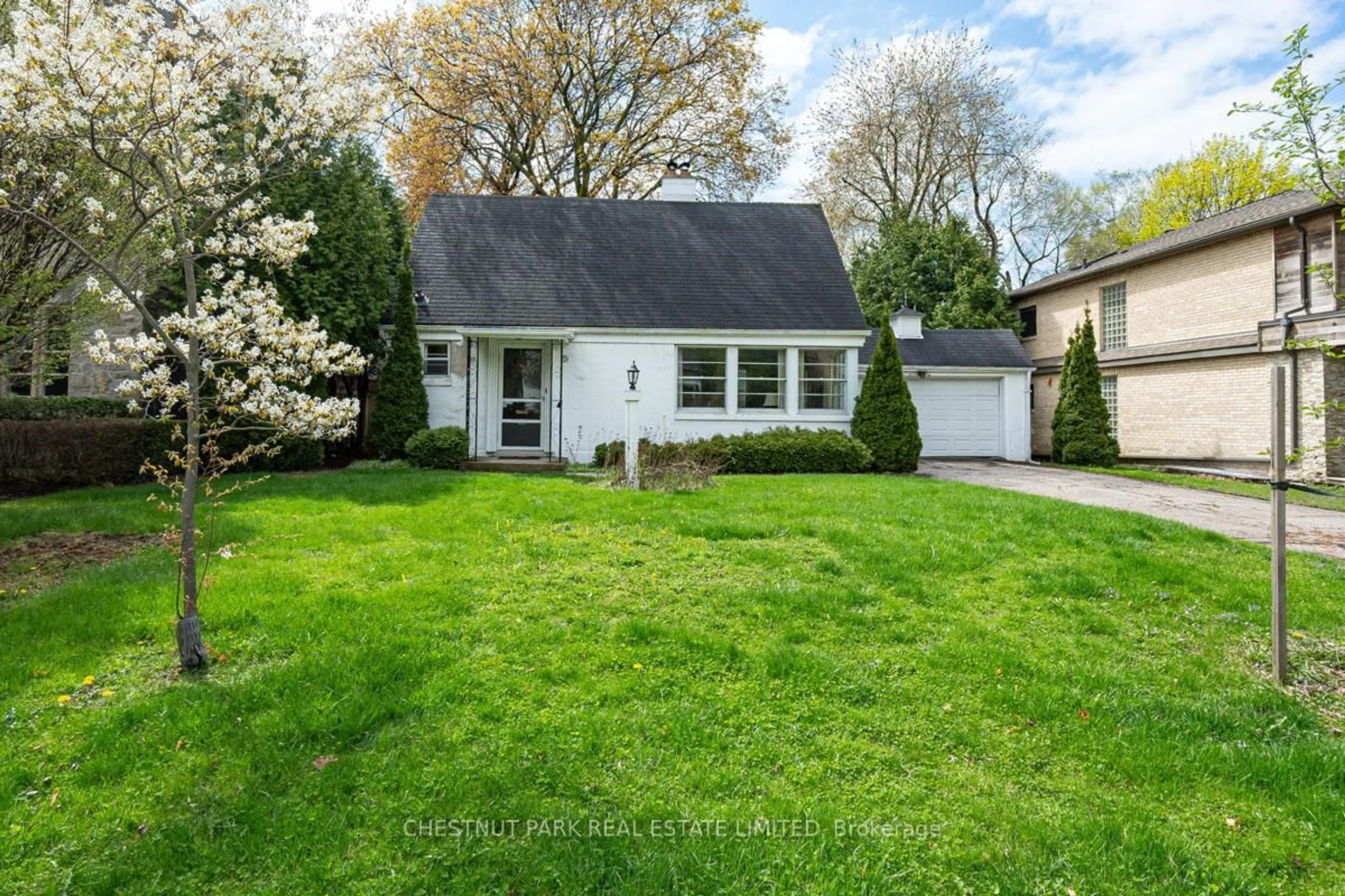 Home with vinyl exterior material, street for 47 Aldershot Cres, Toronto Ontario M2P 1L7