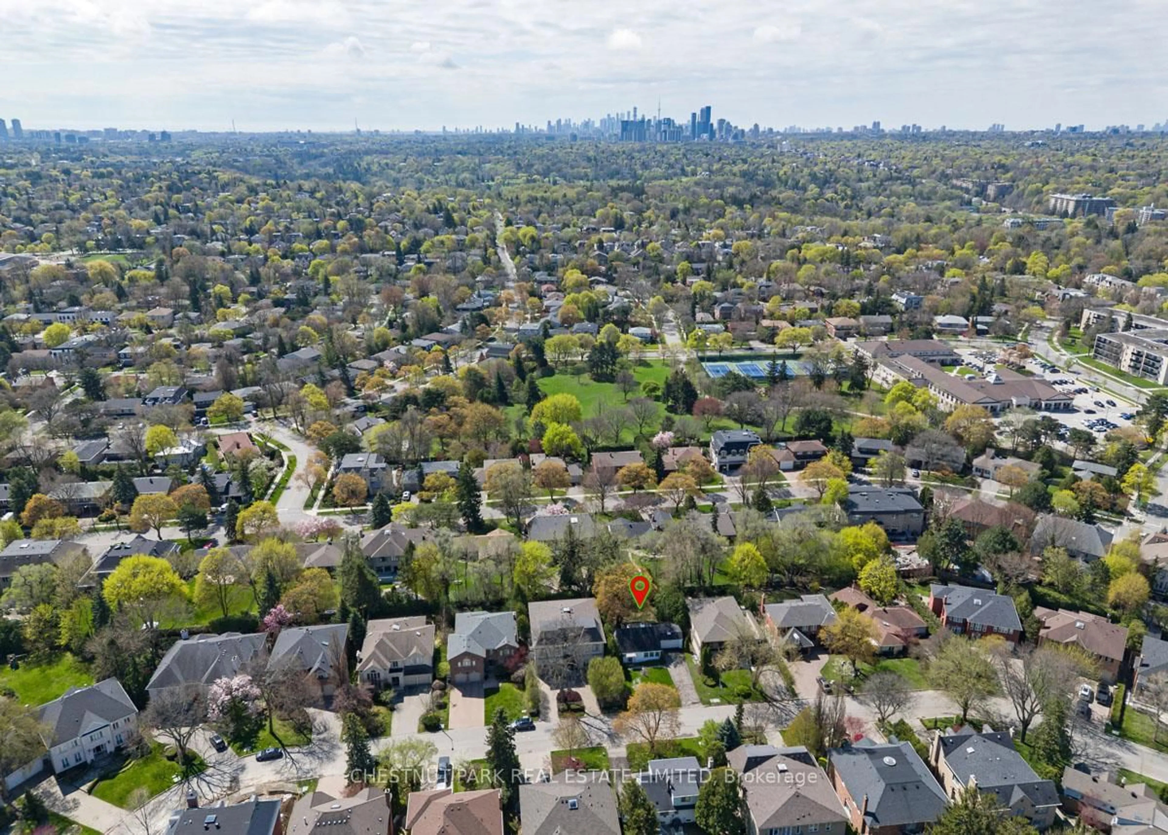 A pic from outside/outdoor area/front of a property/back of a property/a pic from drone, city buildings view from balcony for 47 Aldershot Cres, Toronto Ontario M2P 1L7