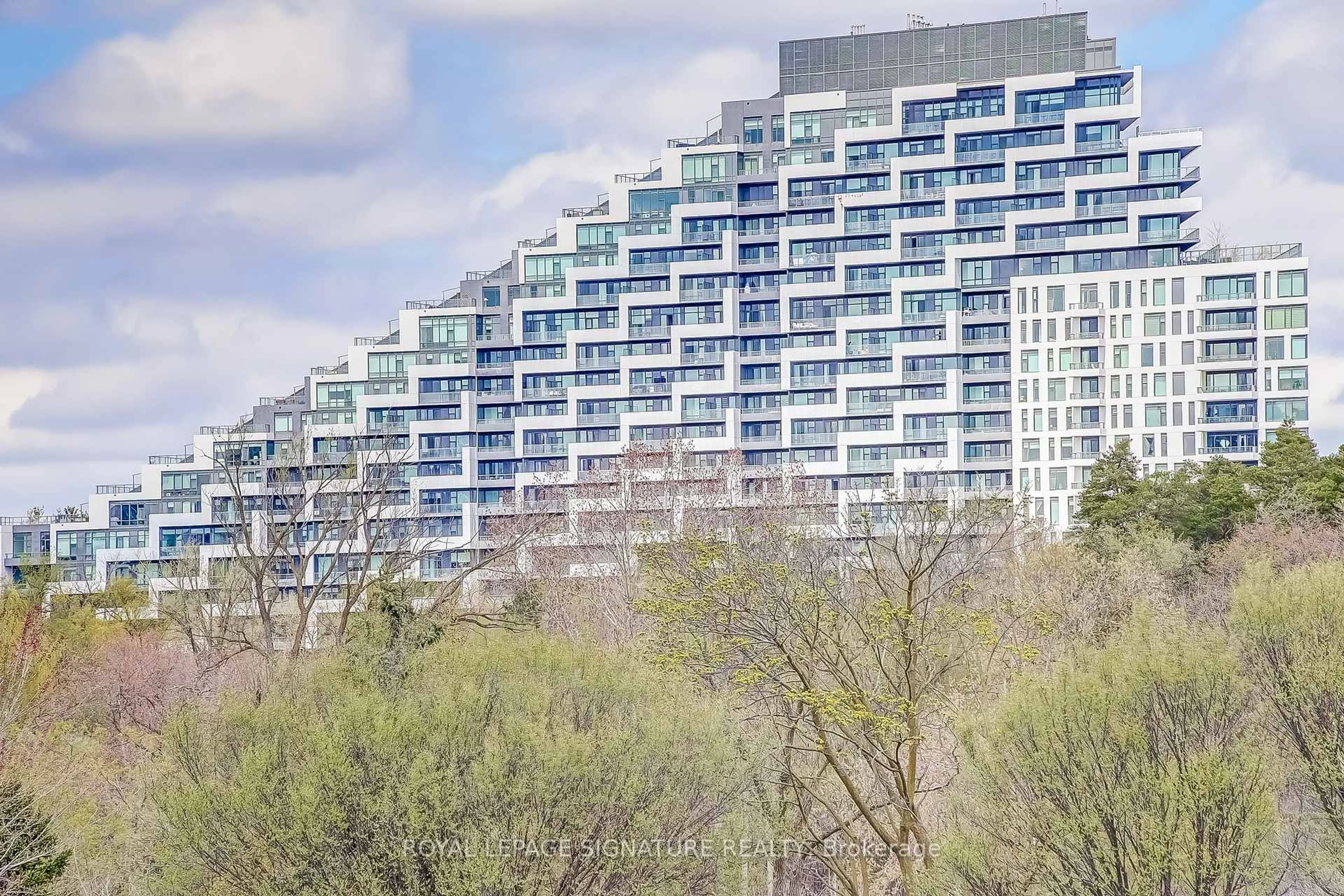 Blurry image for 25 Adra Grado Way #623, Toronto Ontario M2J 0H6