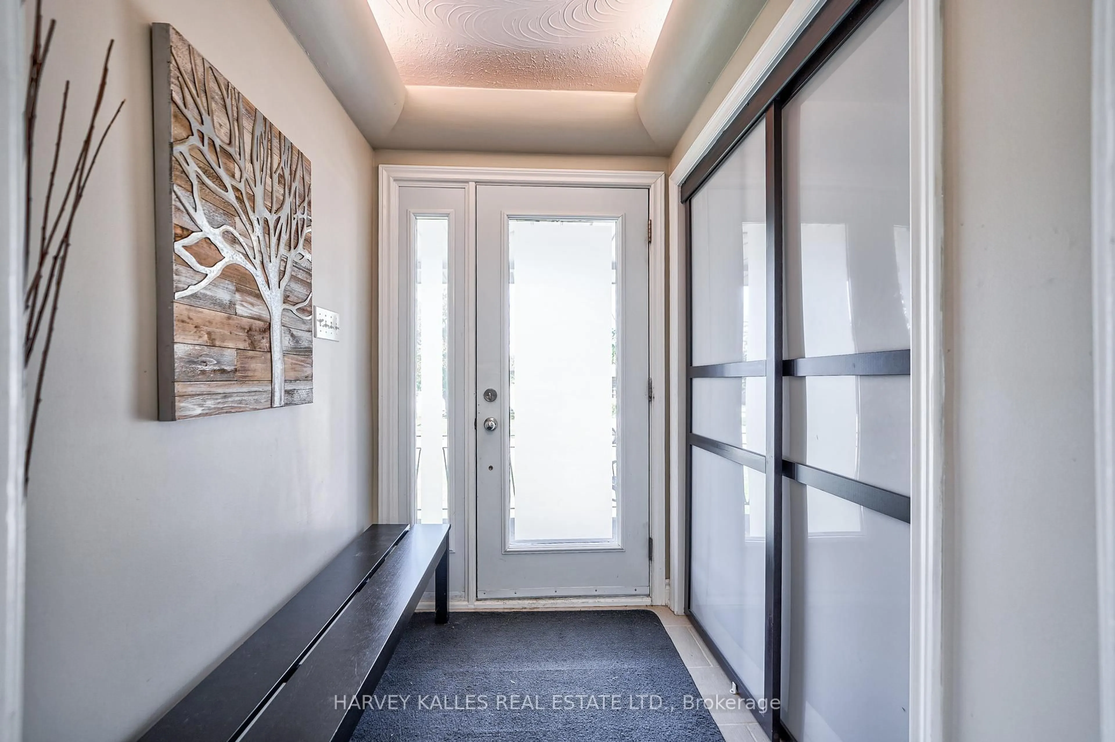 Indoor entryway for 215 Searle Ave, Toronto Ontario M3H 4B6