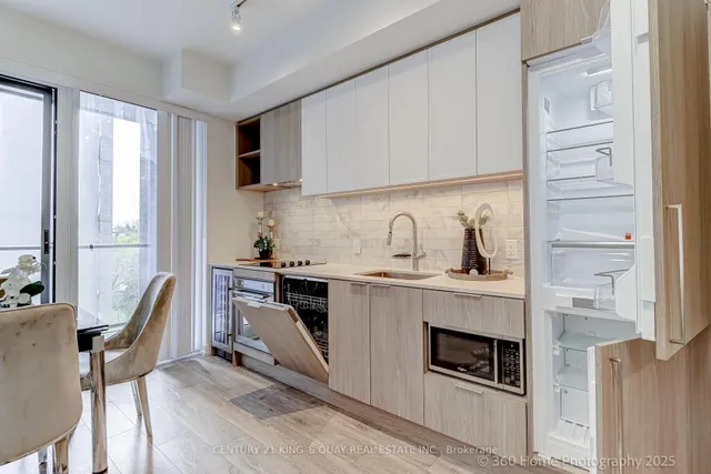 Additional property image - 2020 Bathurst St Unit 601