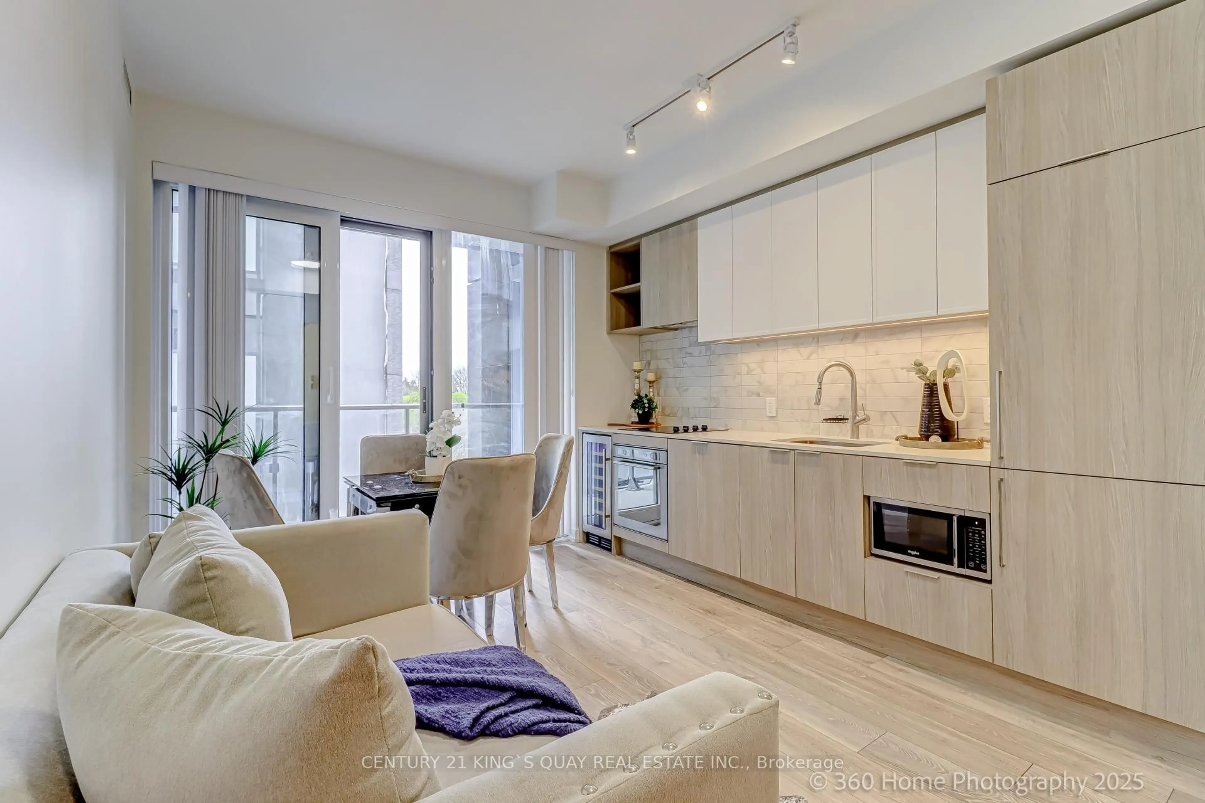 Open concept kitchen, unknown for 2020 Bathurst St #601, Toronto Ontario M5P 0A6