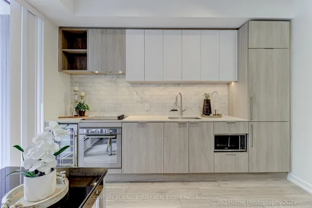 Additional property image - 2020 Bathurst St Unit 601