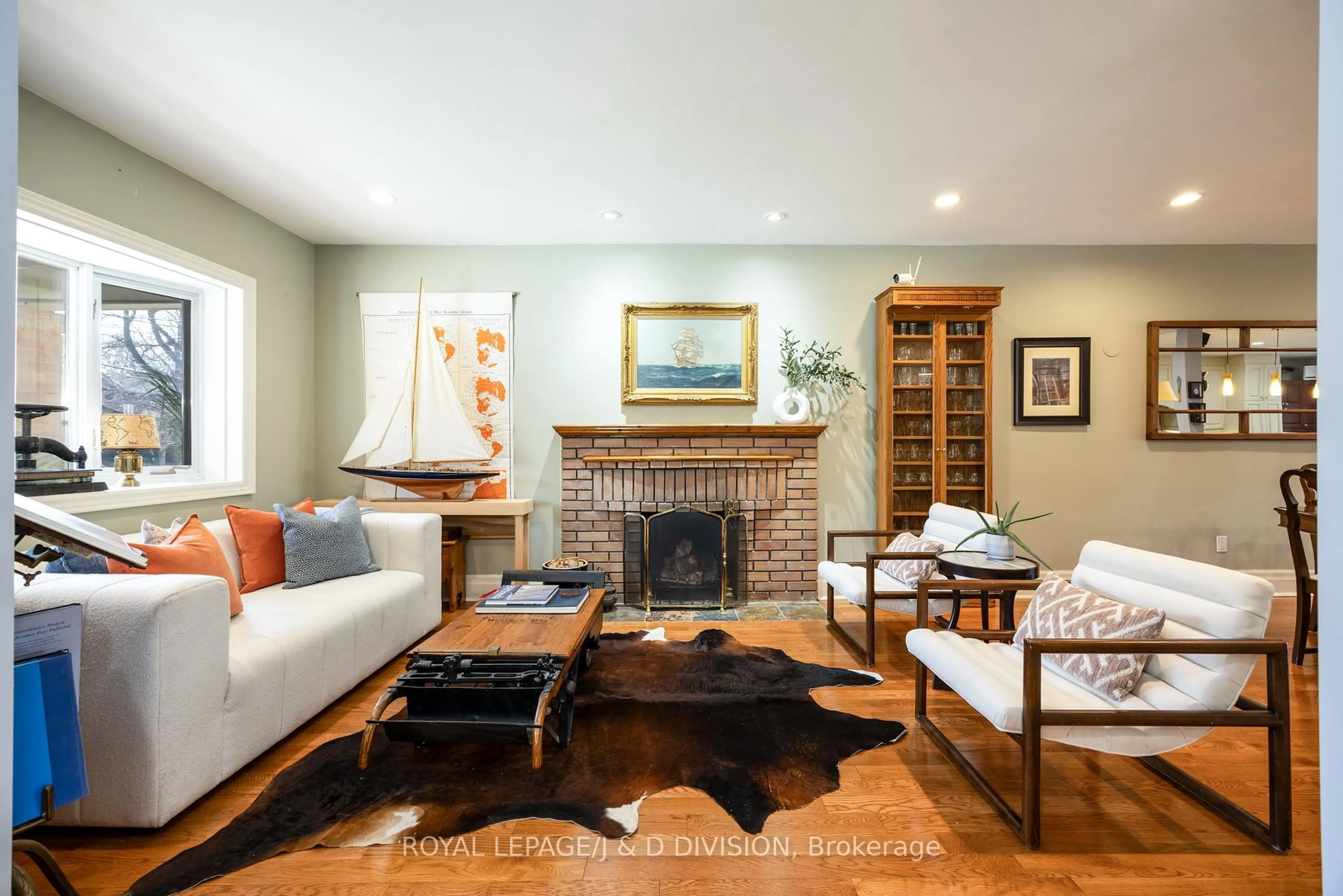 Living room with furniture, unknown for 146 St Germain Ave, Toronto Ontario M5M 1W1