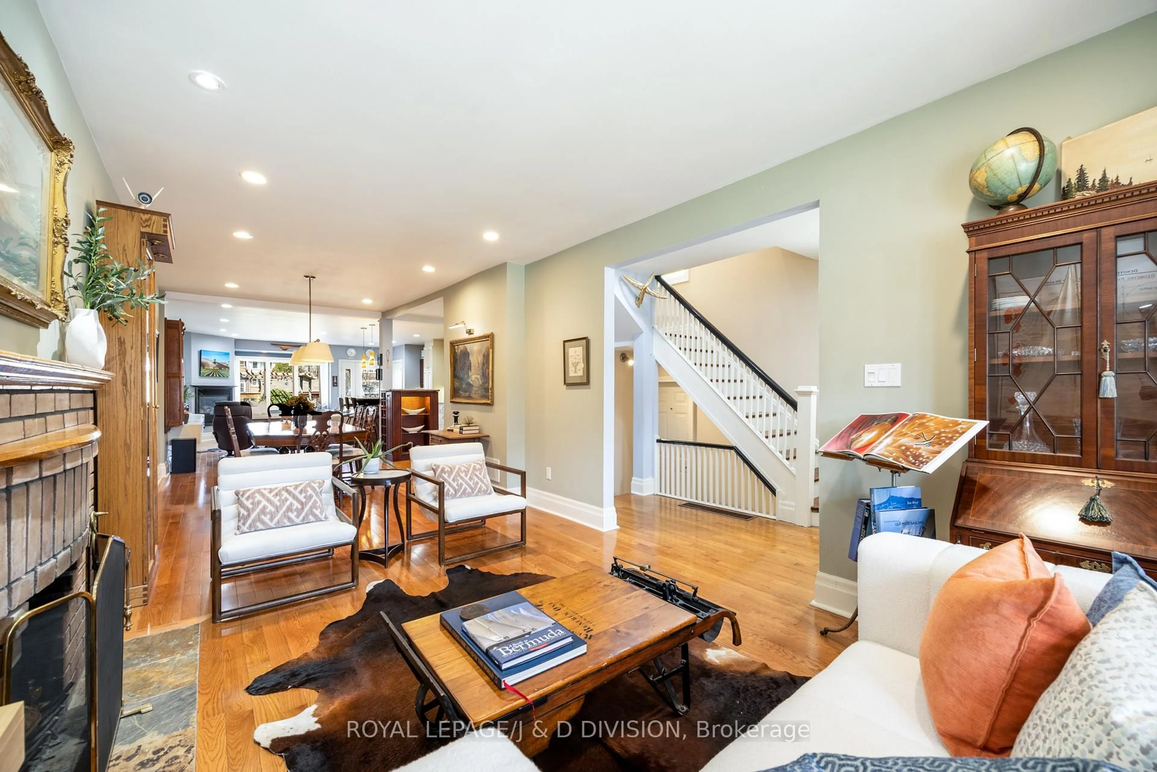 Living room with furniture, unknown for 146 St Germain Ave, Toronto Ontario M5M 1W1