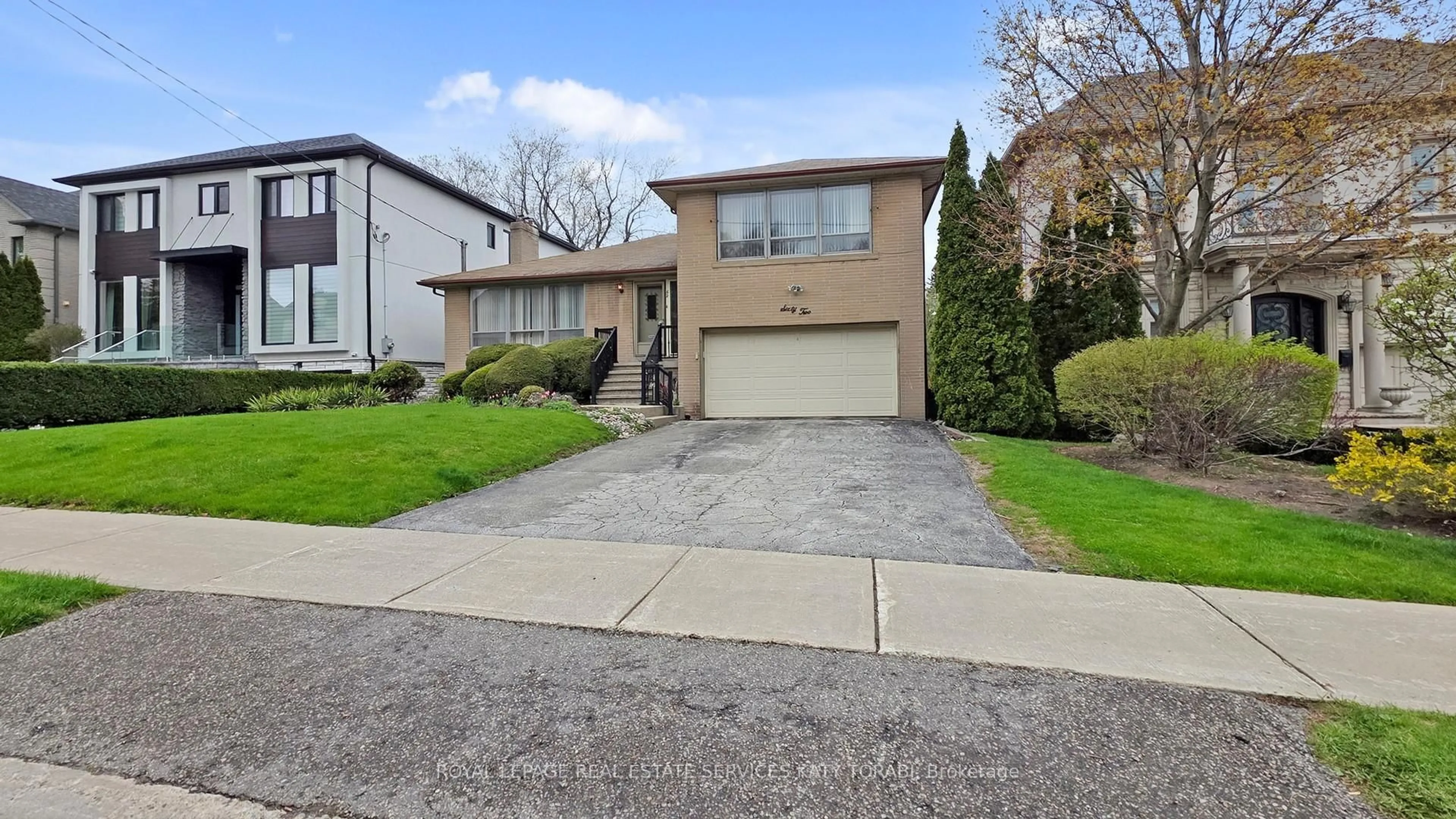 Home with brick exterior material, street for 62 Munro Blvd #ON, Toronto Ontario M2P 1C2