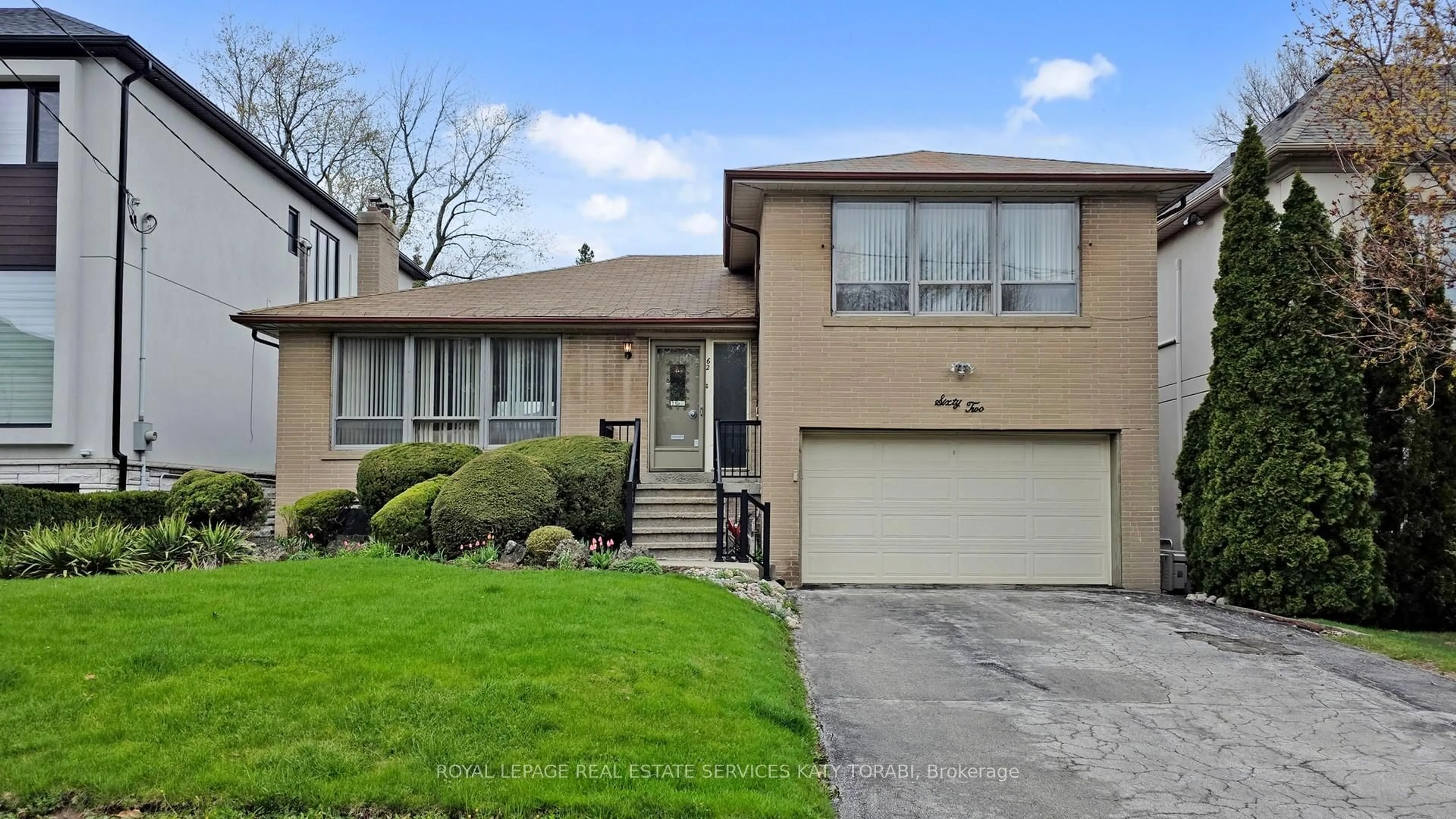 Home with vinyl exterior material, street for 62 Munro Blvd #ON, Toronto Ontario M2P 1C2
