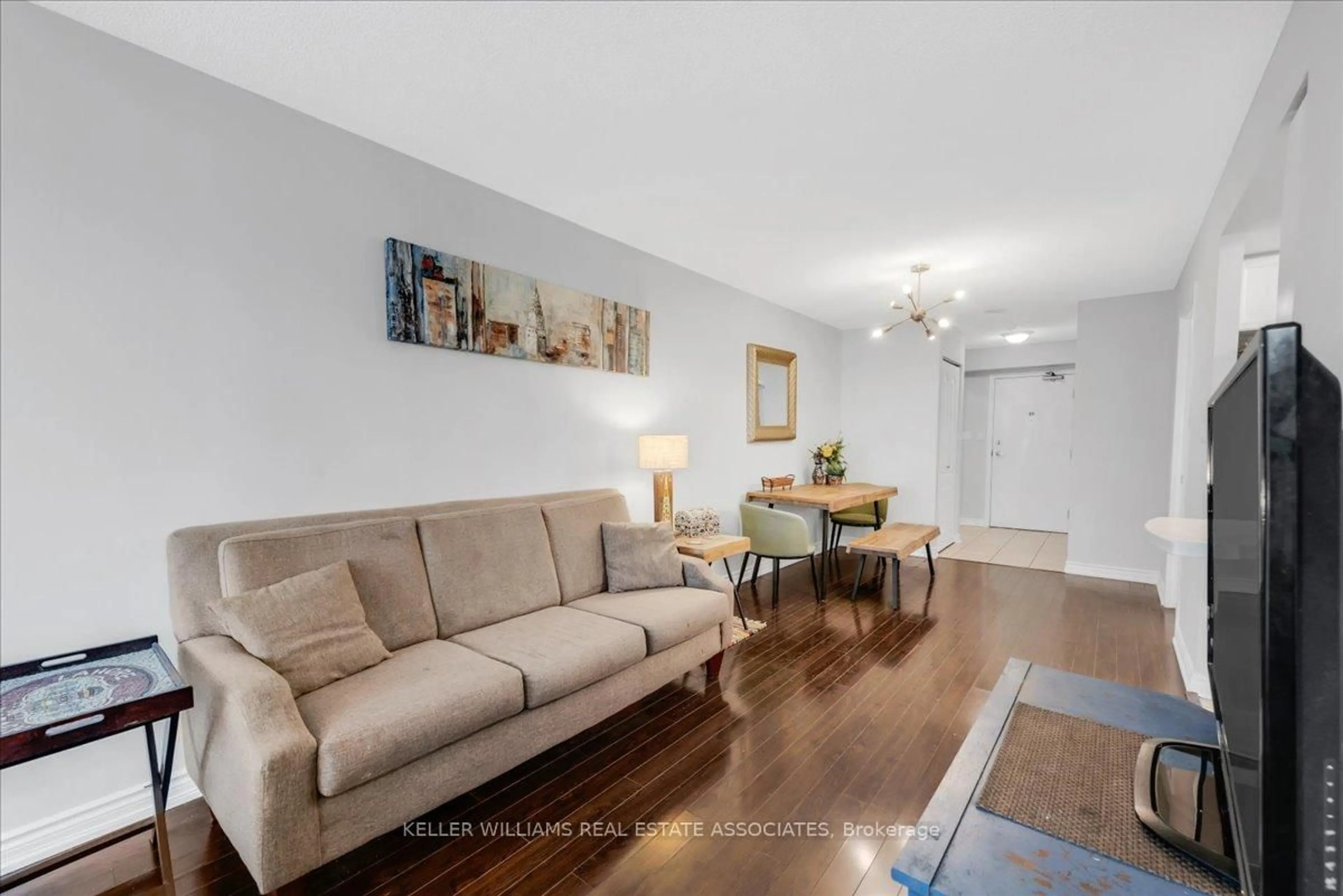Living room with furniture, wood/laminate floor for 3 Rean Dr #1711, Toronto Ontario M2K 3C2