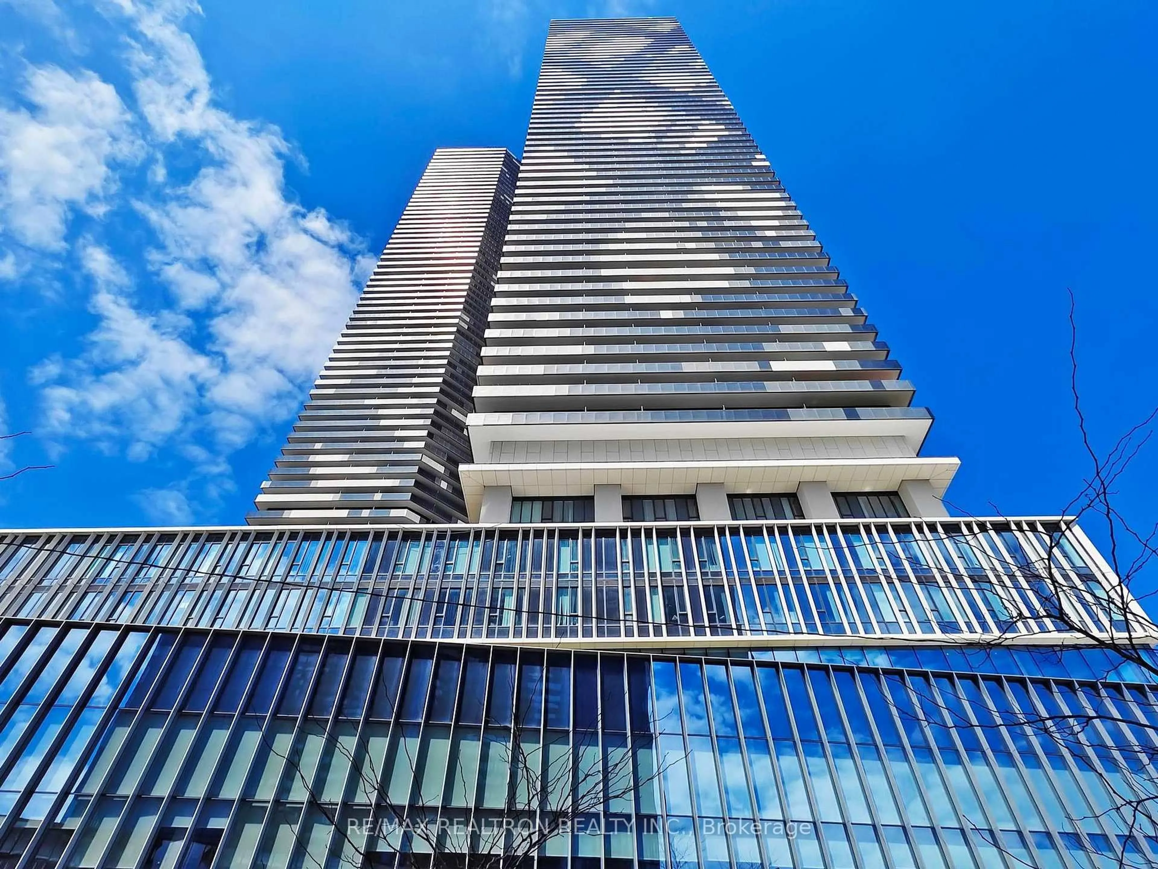 Indoor foyer for 138 Downes St #2906, Toronto Ontario M5E 0E4