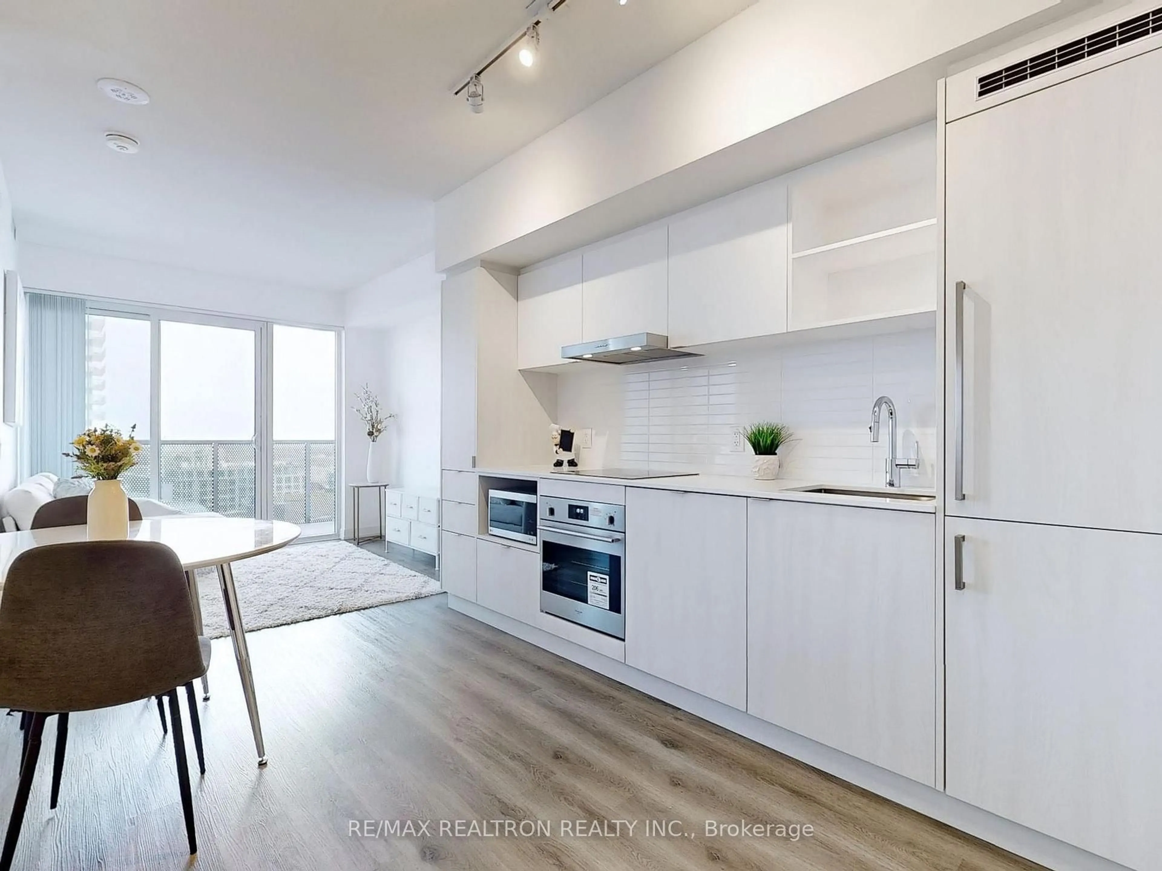 Open concept kitchen, wood/laminate floor for 138 Downes St #2906, Toronto Ontario M5E 0E4